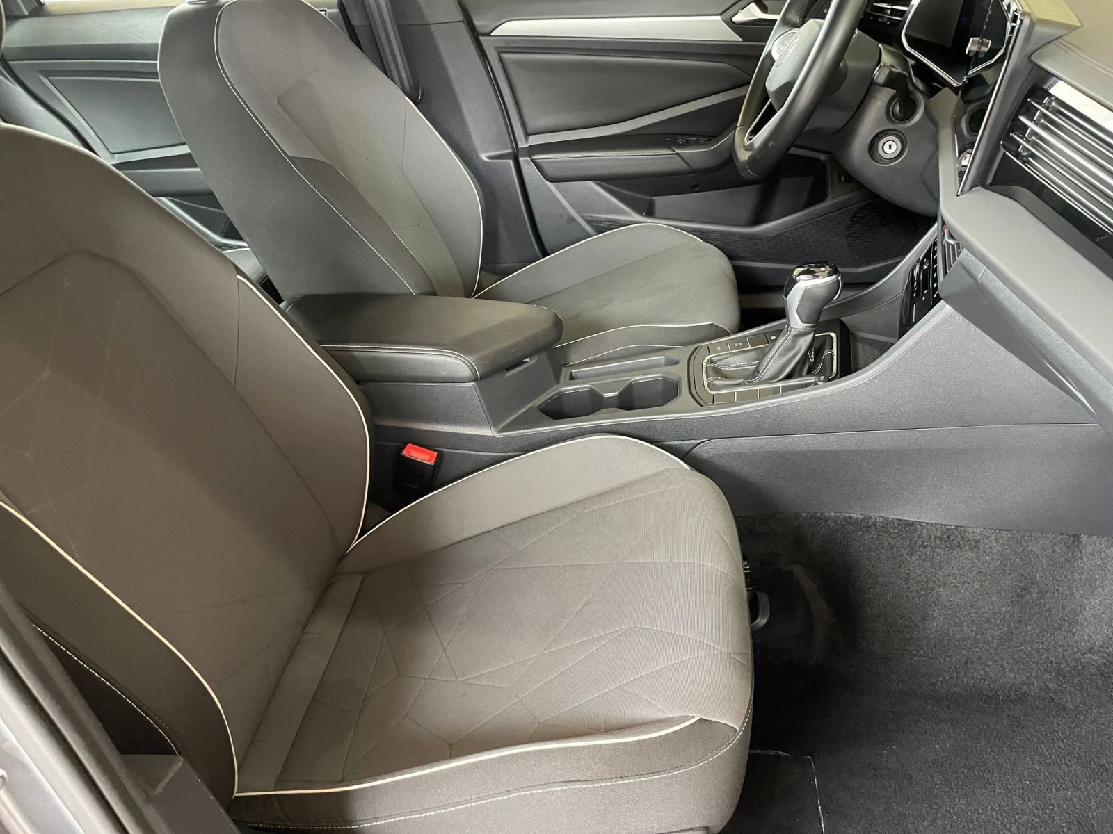 Thumbnail: 2025 Volkswagen Jetta - 34