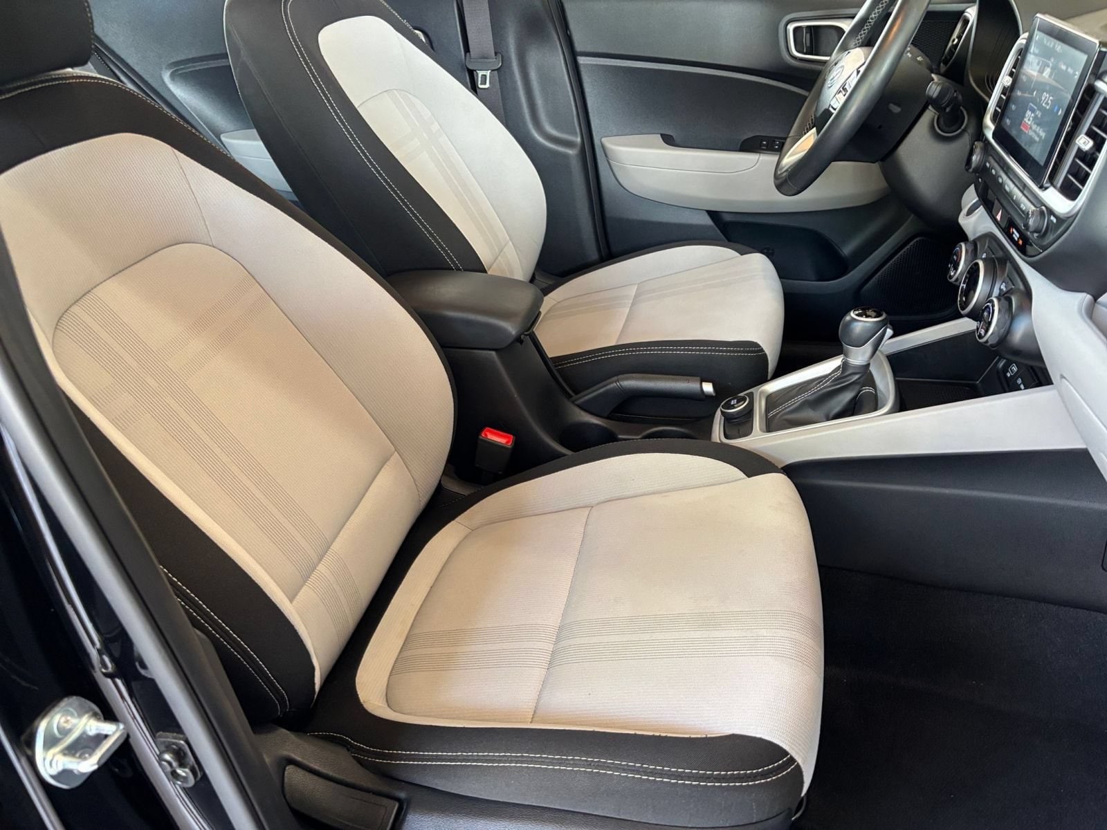 2025 Hyundai Venue SEL - Photo 36