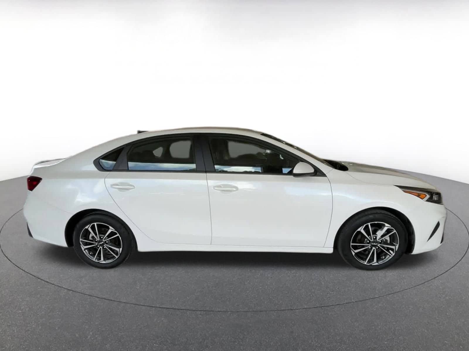 Thumbnail: 2024 Kia Forte - 15