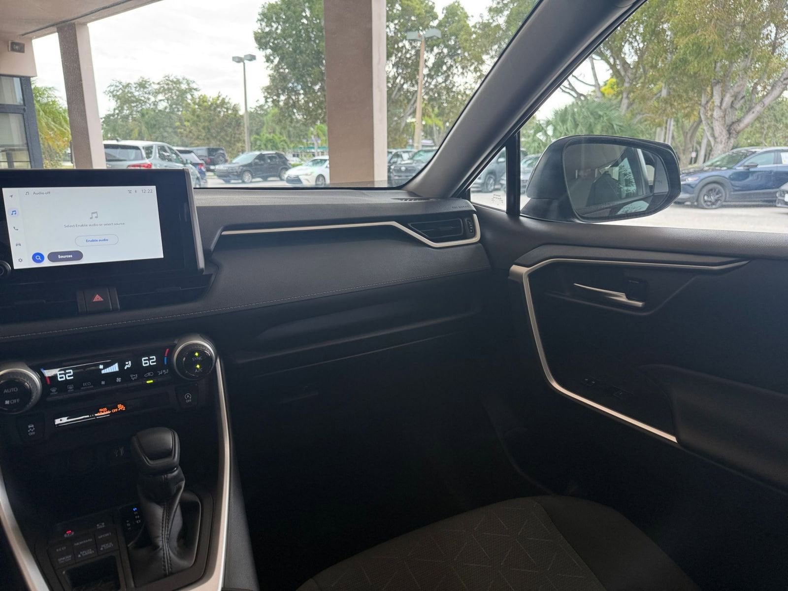 Thumbnail: 2025 Toyota RAV4 - 29