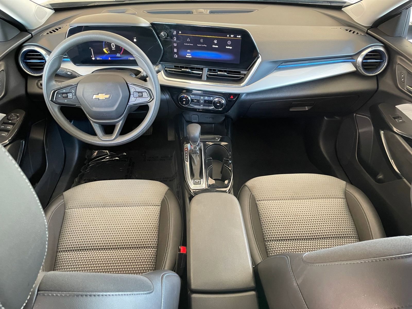 Thumbnail: 2025 Chevrolet Trax - 32