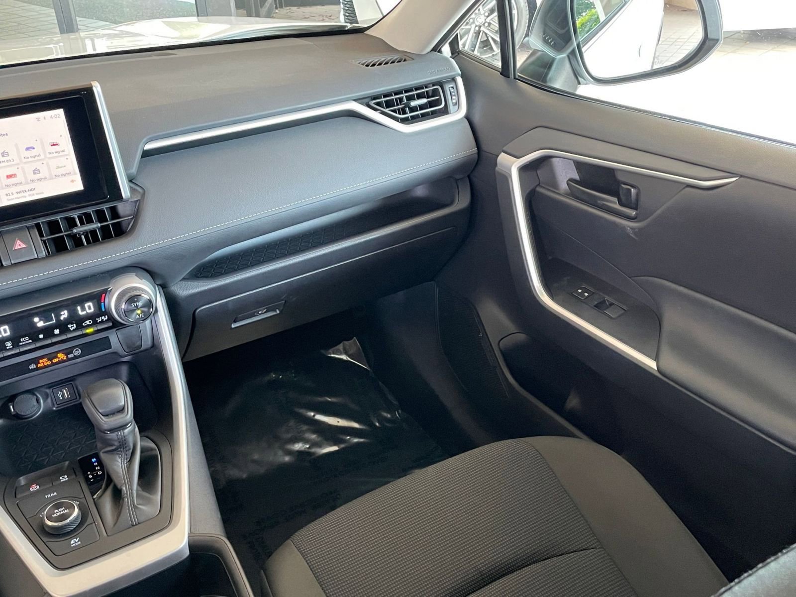 Thumbnail: 2025 Toyota RAV4 - 33