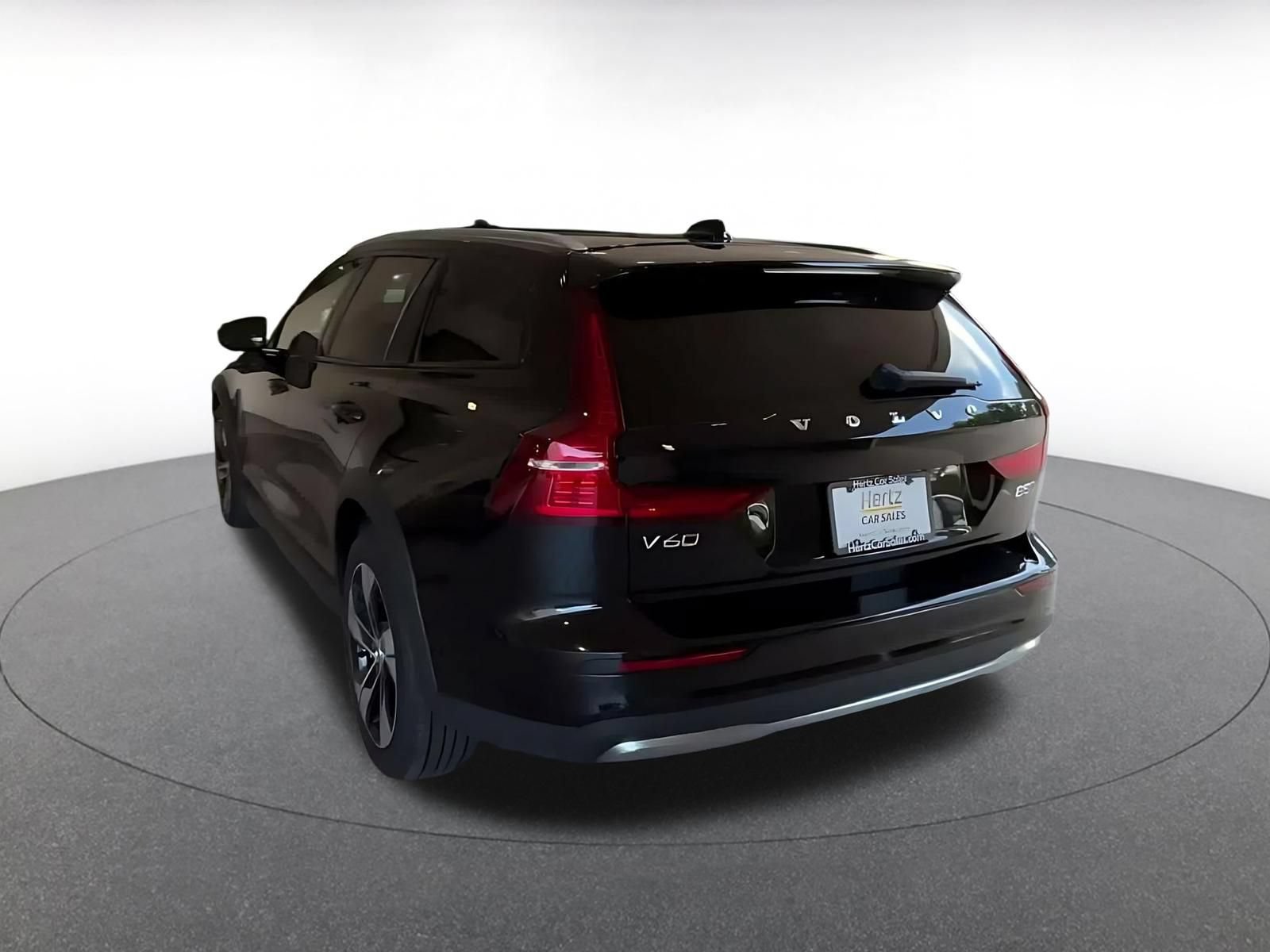 Thumbnail: 2025 Volvo S60 - 9