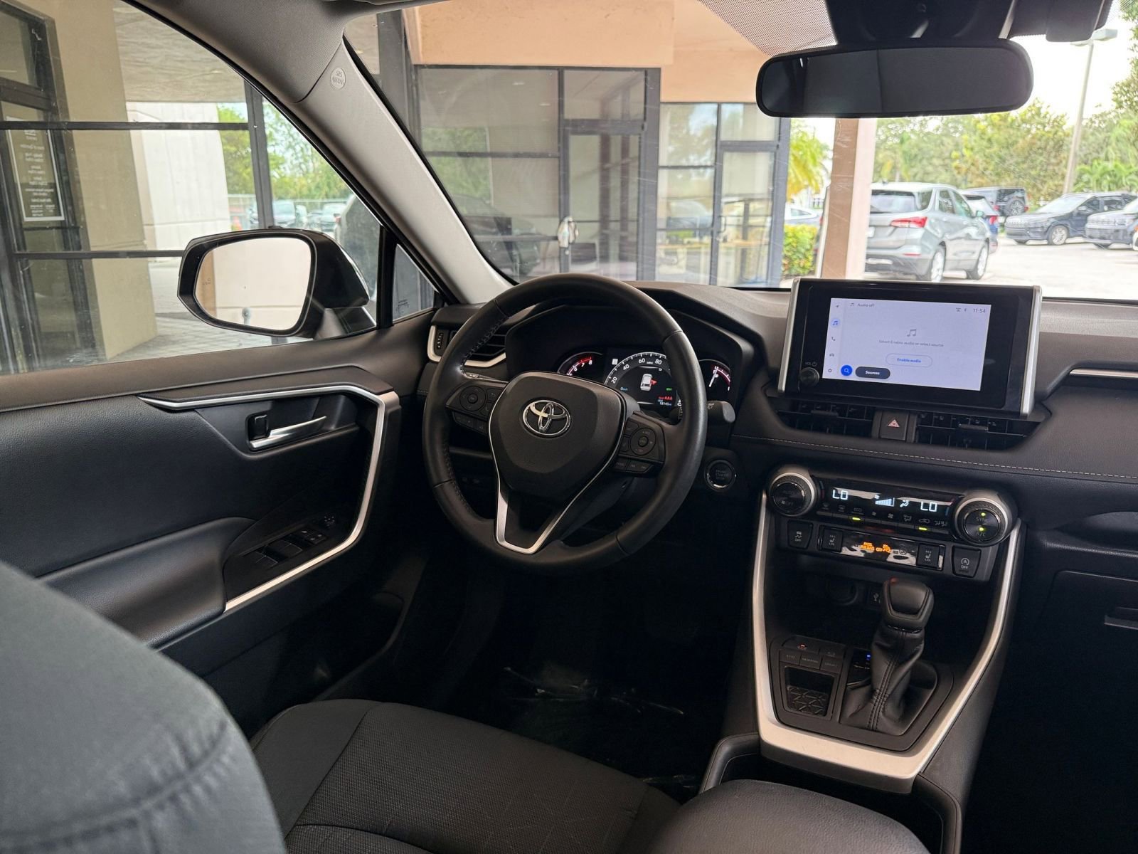 Thumbnail: 2025 Toyota RAV4 - 28