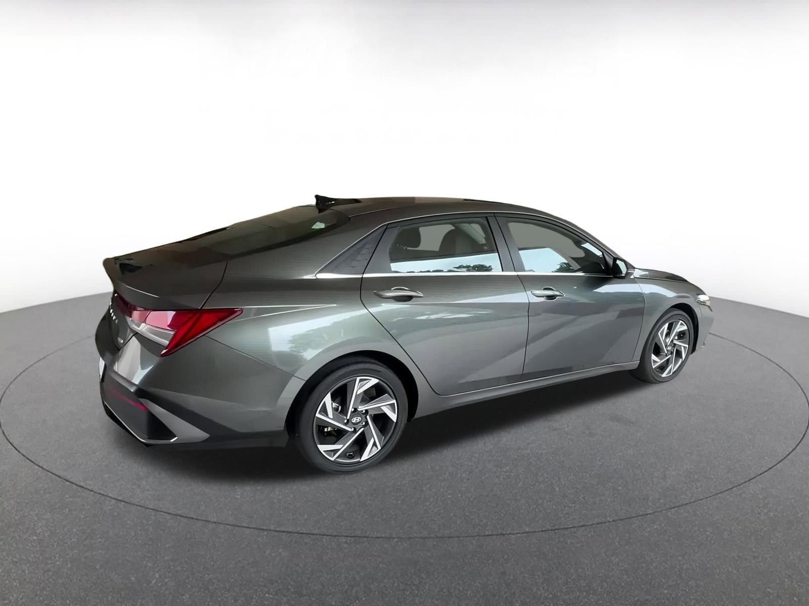 Thumbnail: 2025 Hyundai Elantra - 22