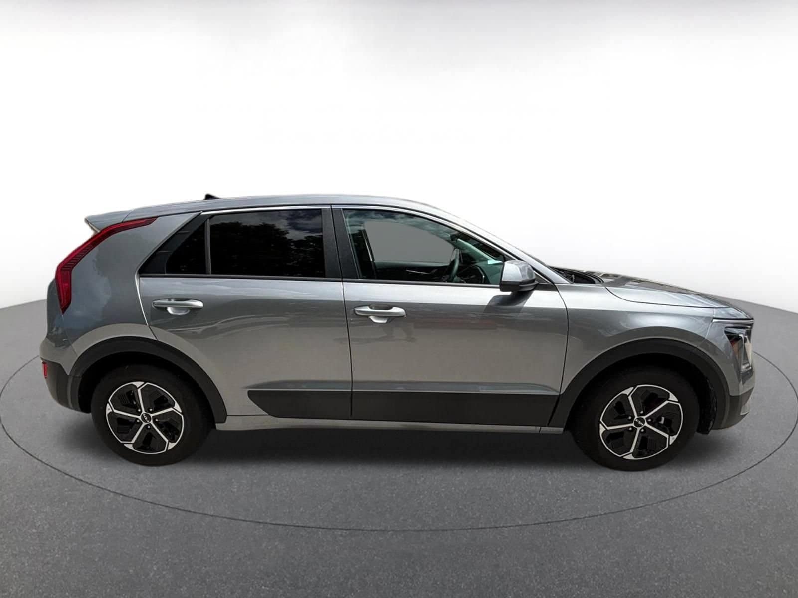 Thumbnail: 2026 Kia Niro - 8