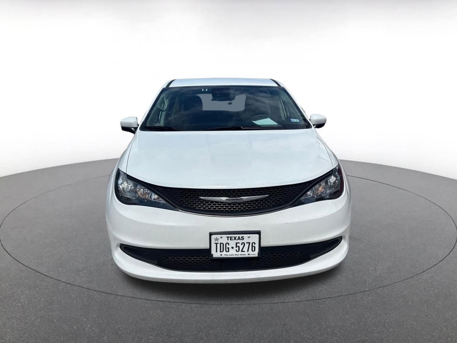 Thumbnail: 2023 Chrysler Voyager - 3