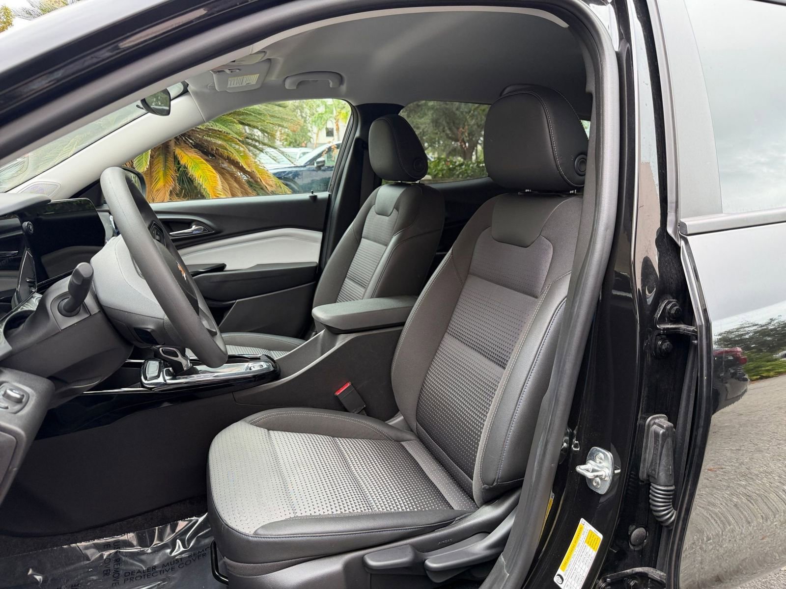 Thumbnail: 2025 Chevrolet Trax - 21