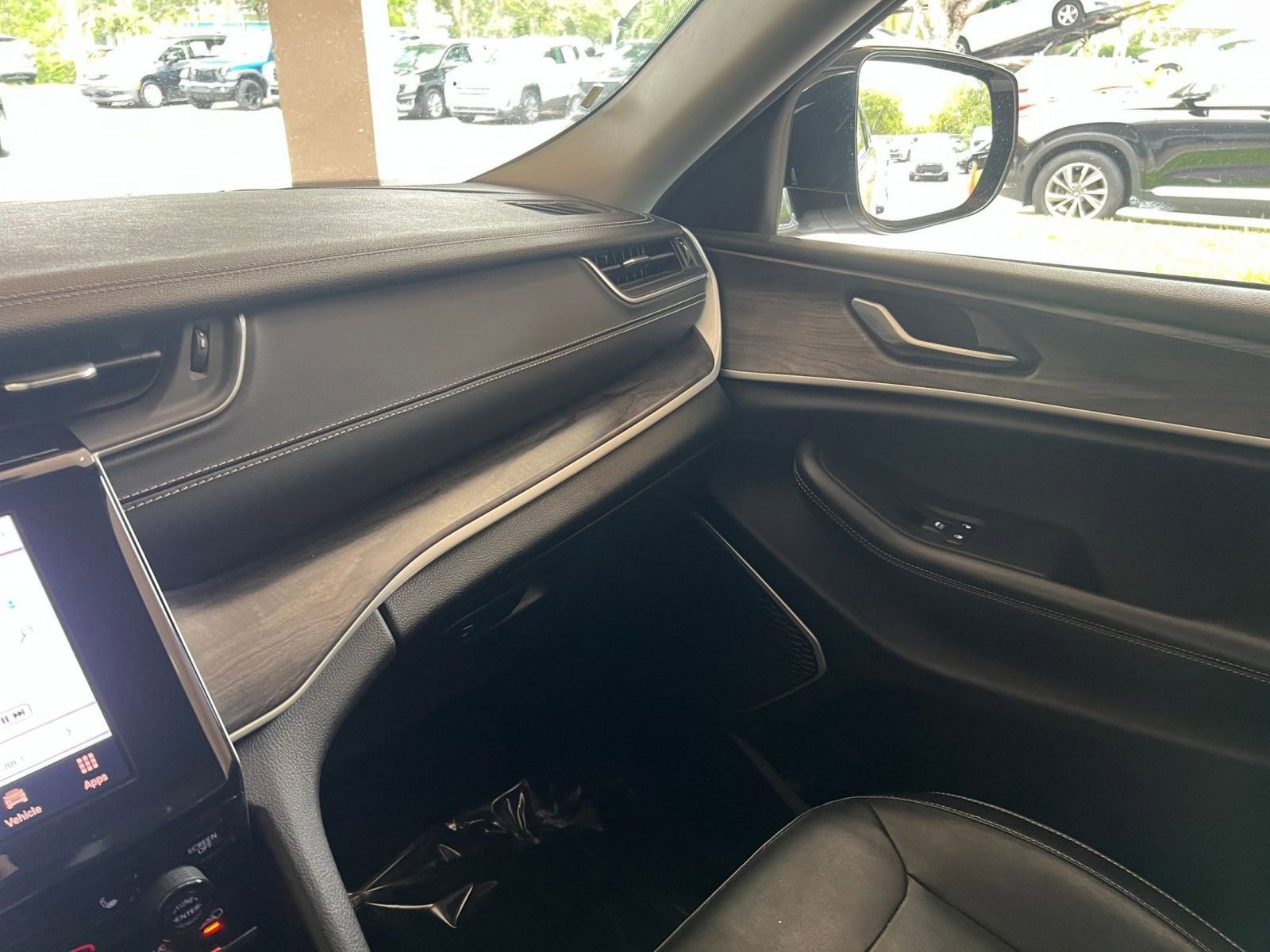 2022 Jeep Grand Cherokee Limited Edition 24
