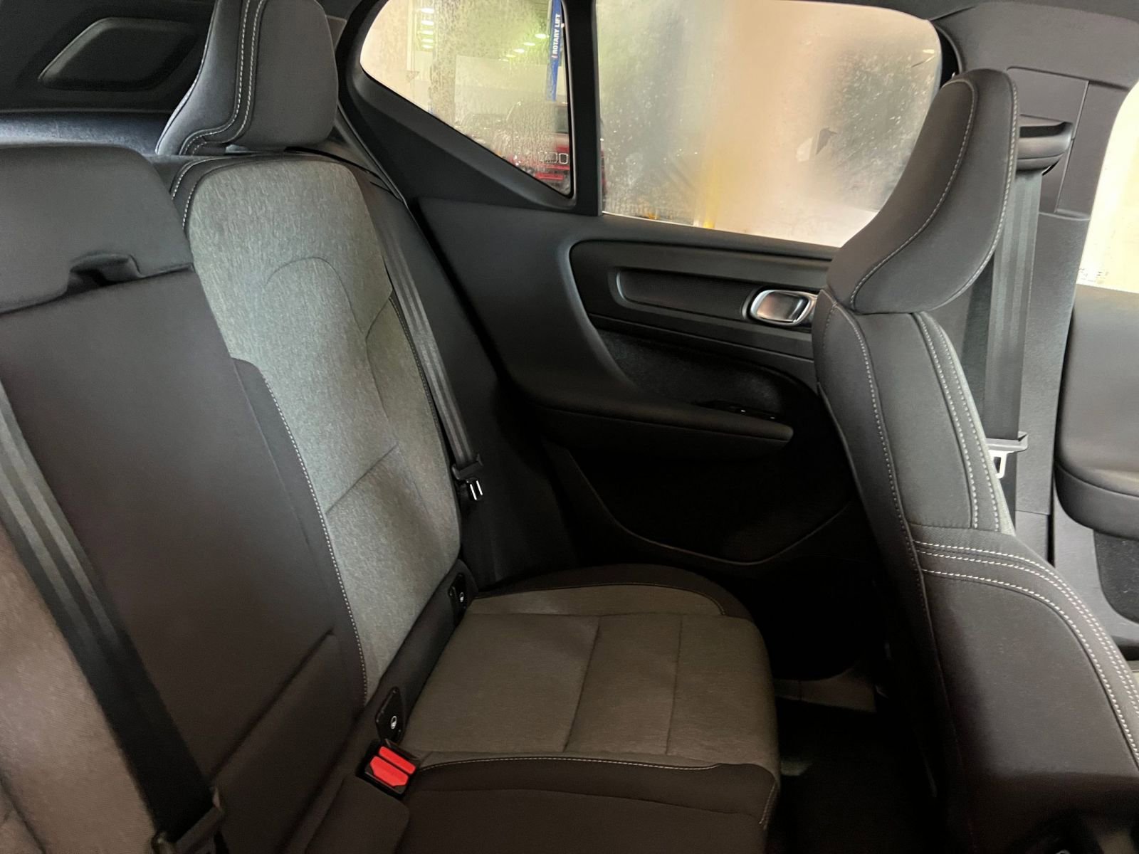 Thumbnail: 2024 Volvo XC40 - 31