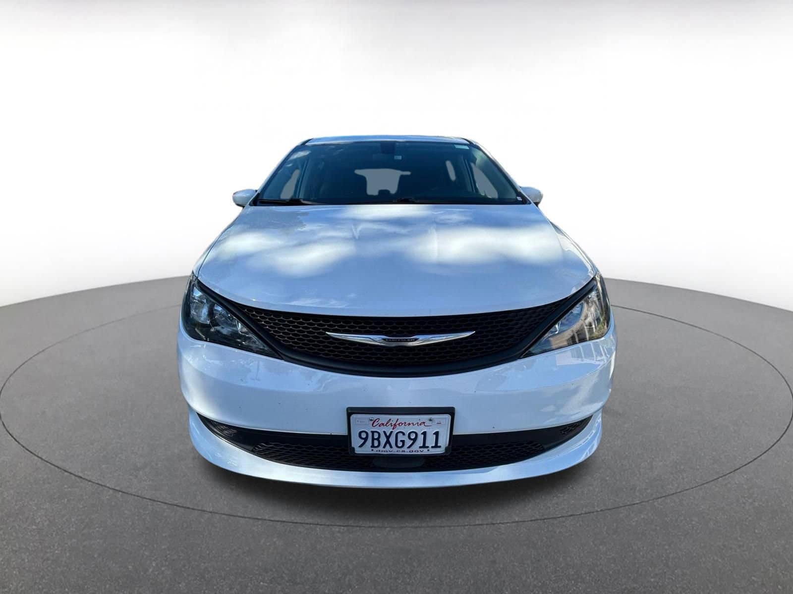 Thumbnail: 2022 Chrysler Voyager - 2