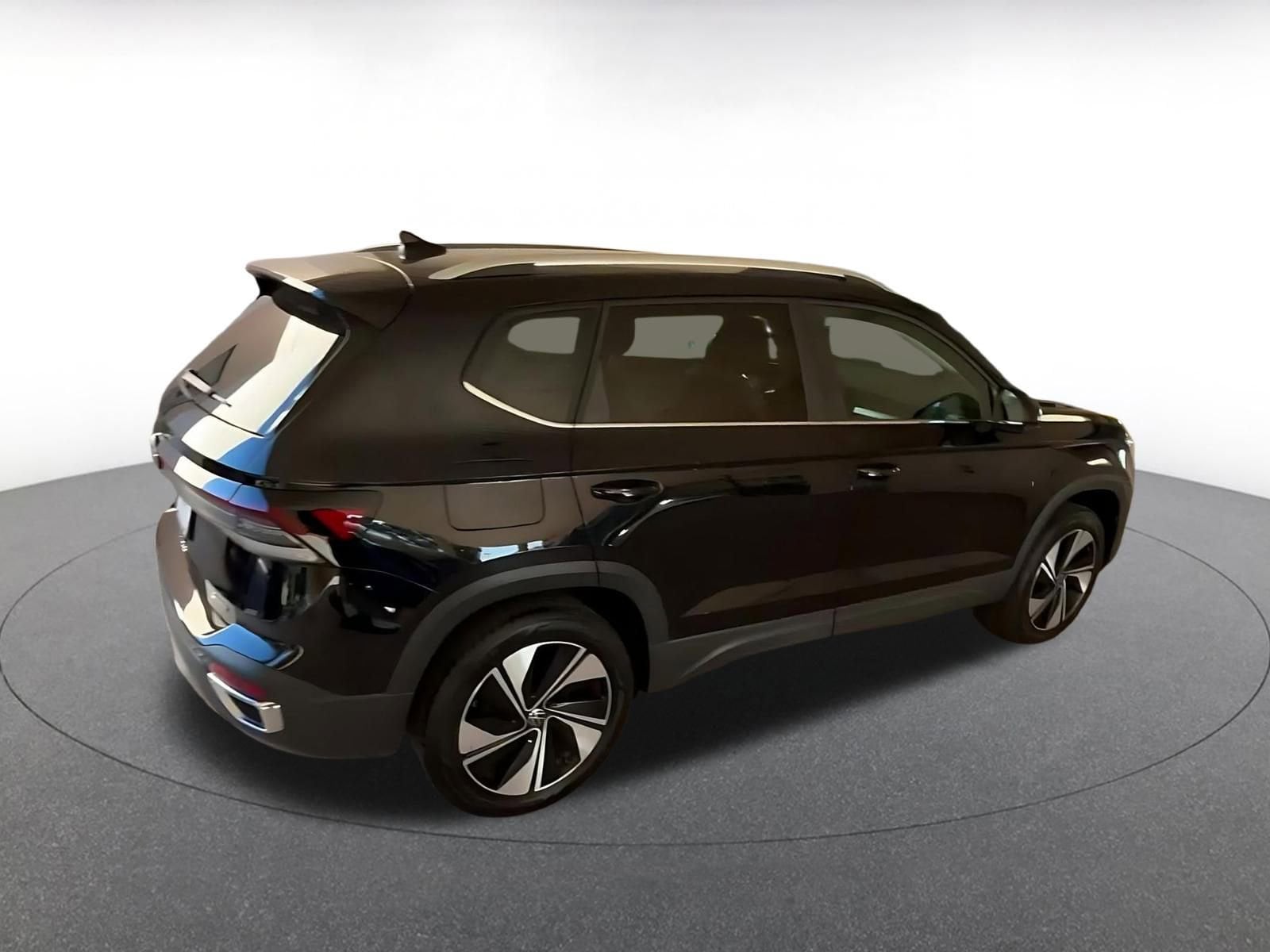 Thumbnail: 2025 Volkswagen Taos - 14