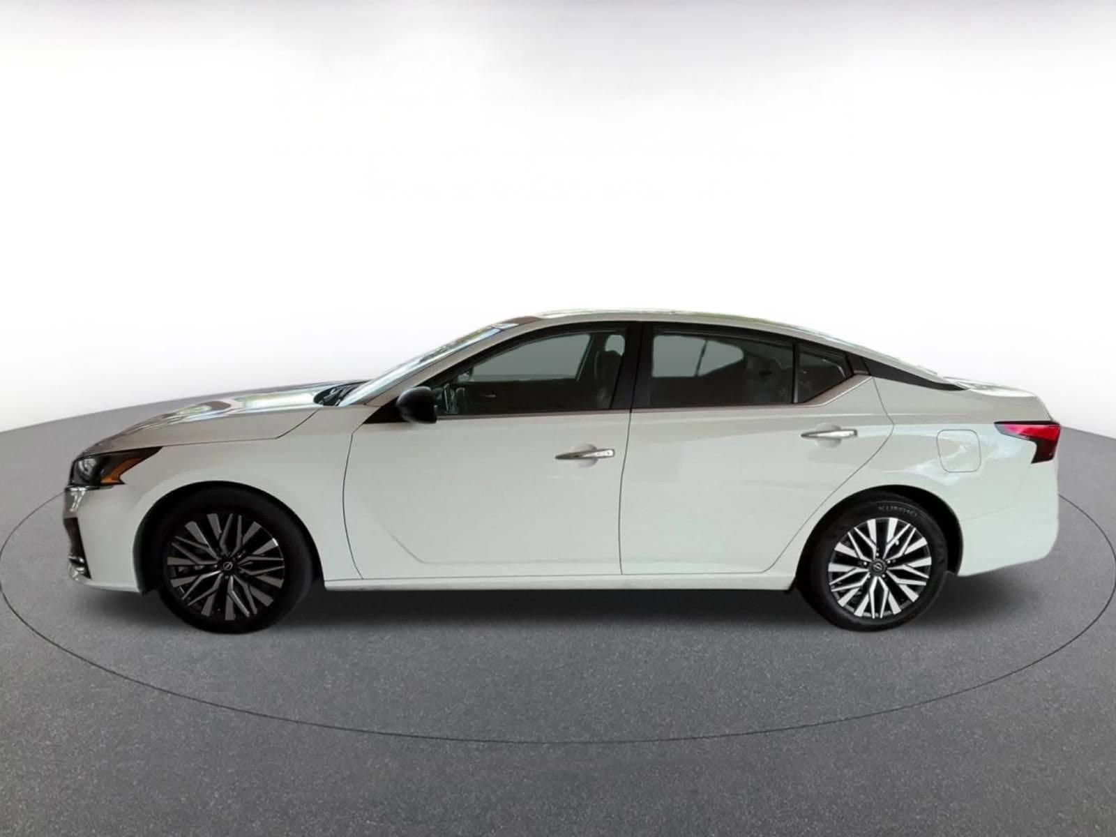 Thumbnail: 2025 Nissan Altima - 8