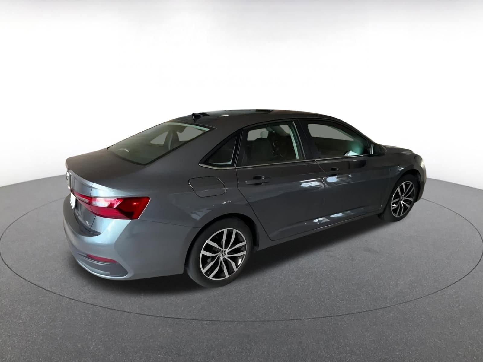 Thumbnail: 2025 Volkswagen Jetta - 15