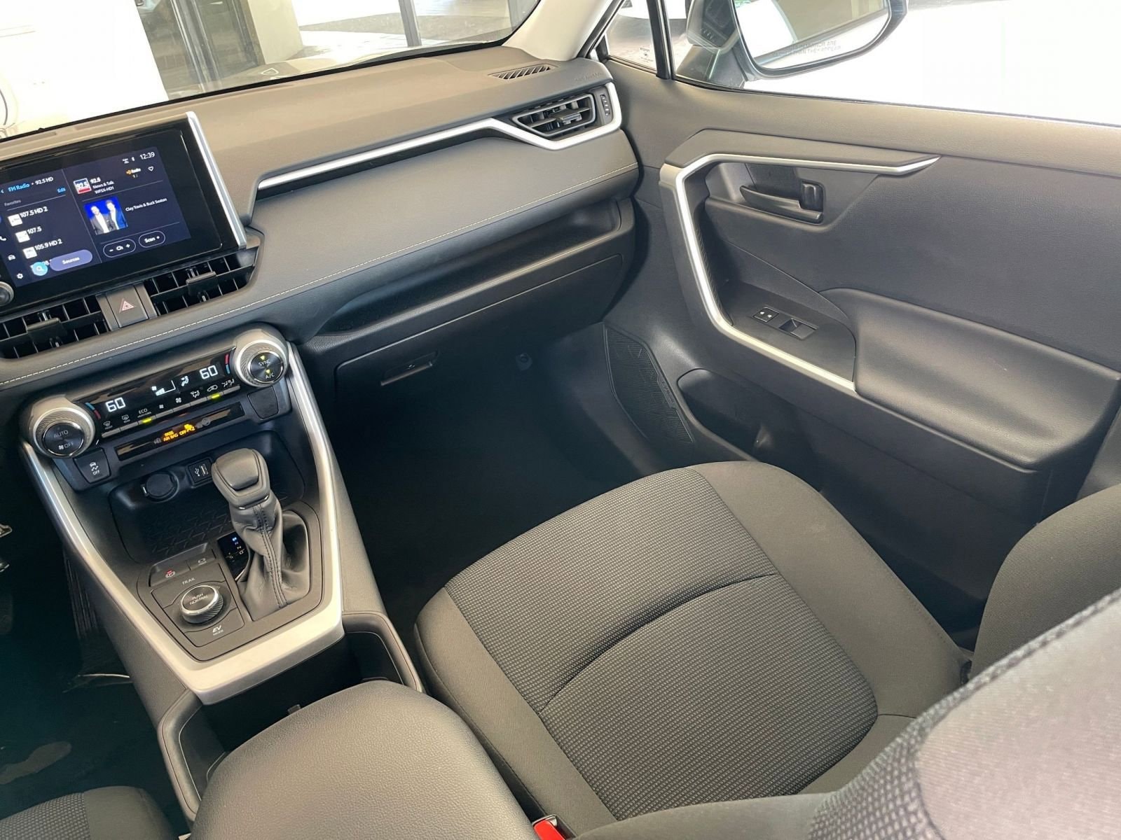 Thumbnail: 2025 Toyota RAV4 - 34