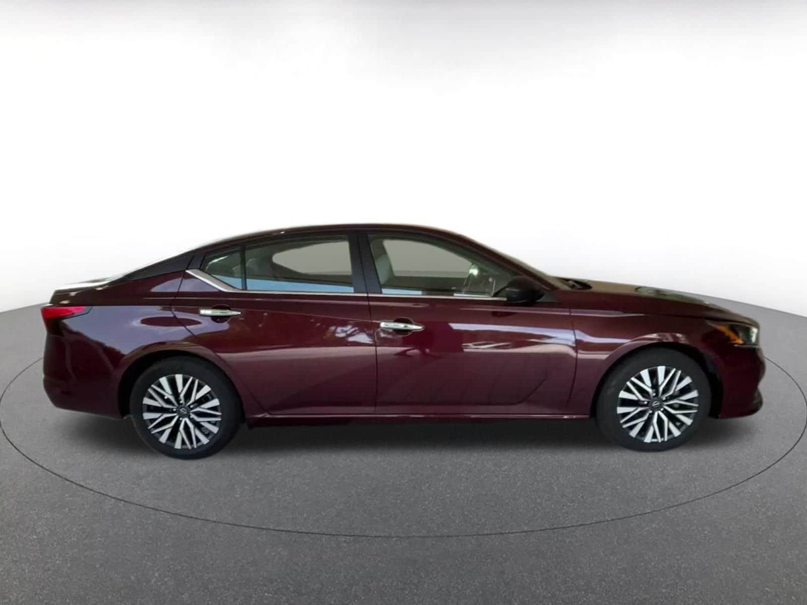 2025 Nissan Altima SV - Photo 16