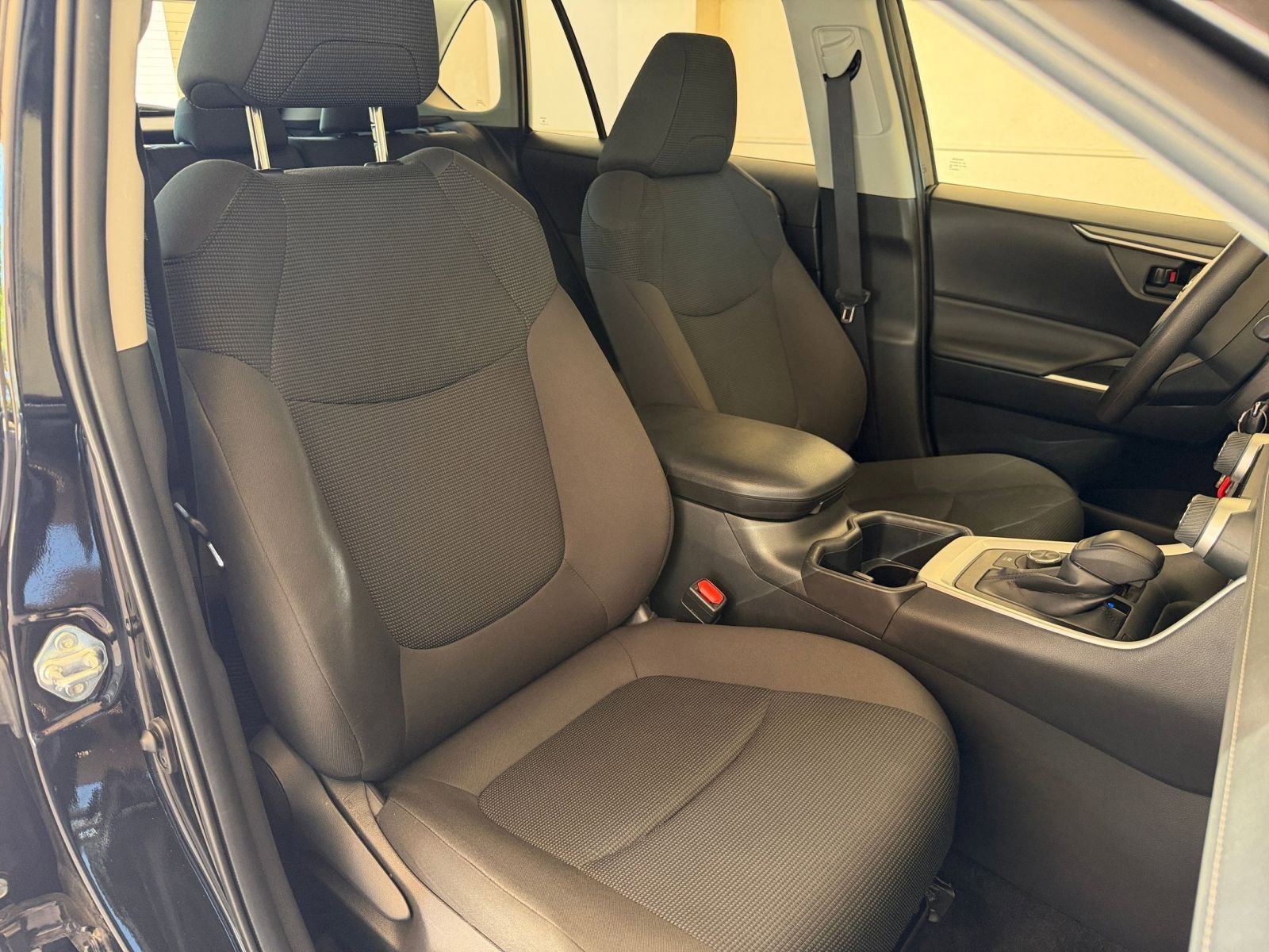 Thumbnail: 2025 Toyota RAV4 - 31