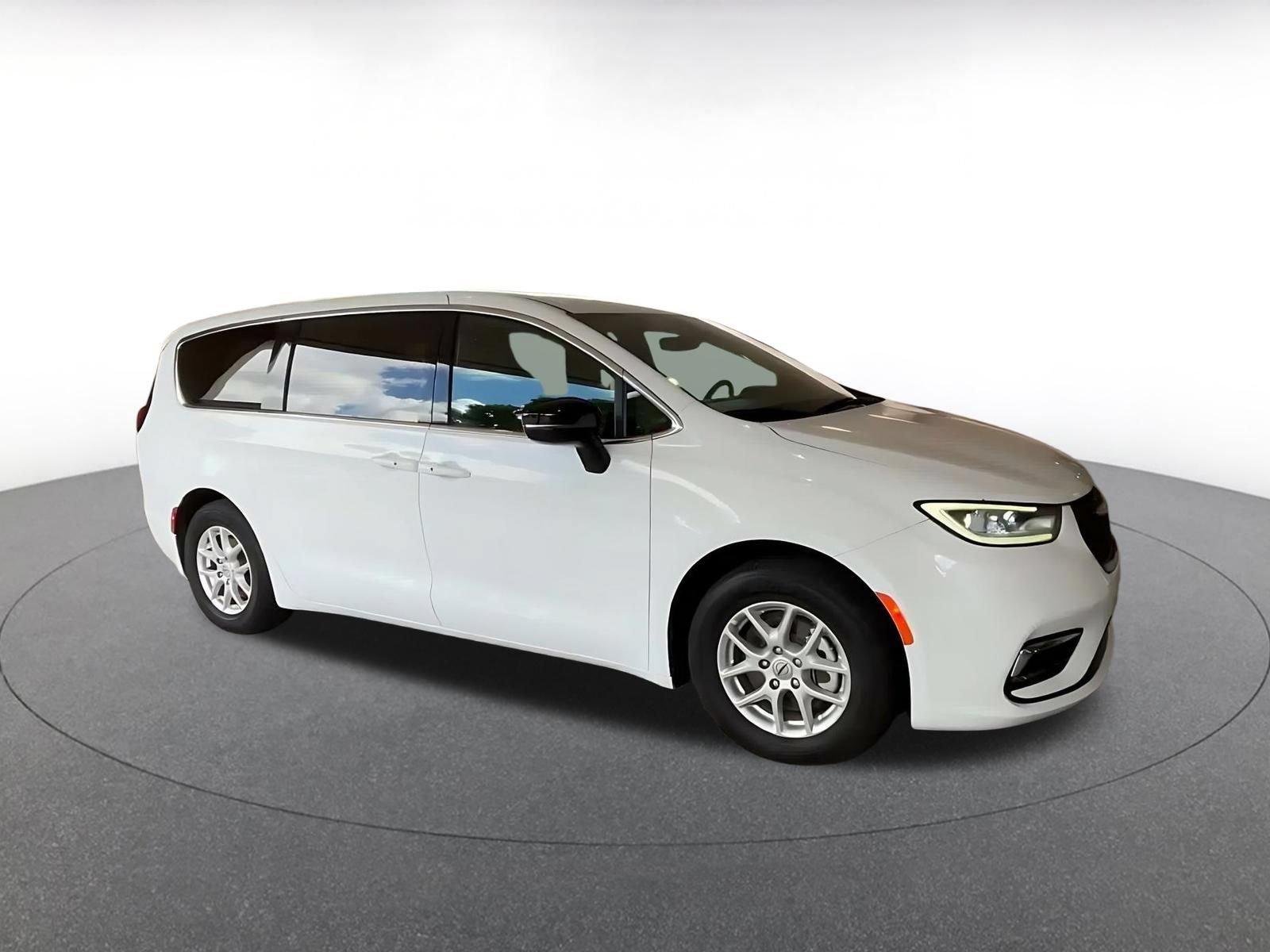 Thumbnail: 2025 Chrysler Pacifica - 2