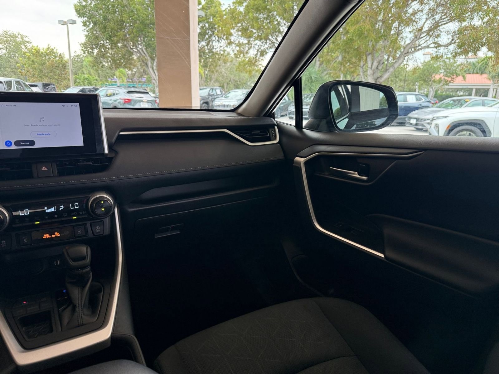 Thumbnail: 2025 Toyota RAV4 - 29