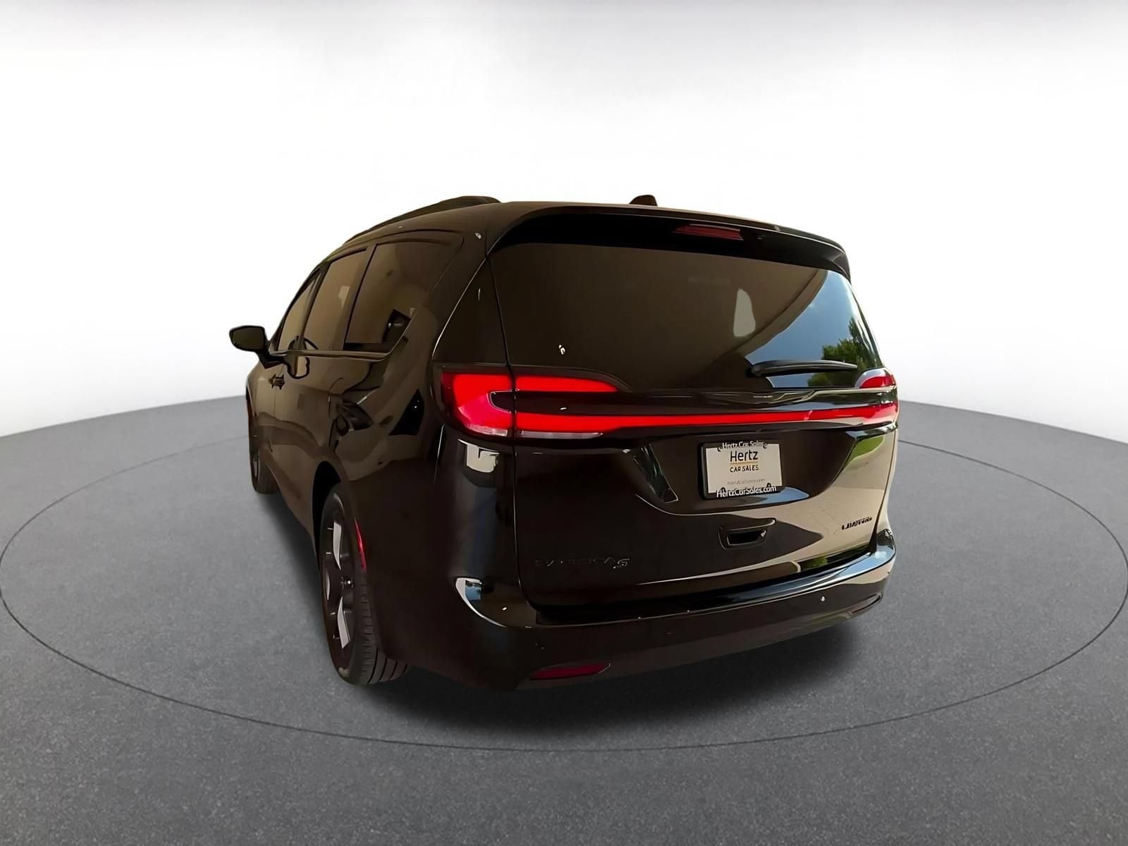 Thumbnail: 2025 Chrysler Pacifica - 8