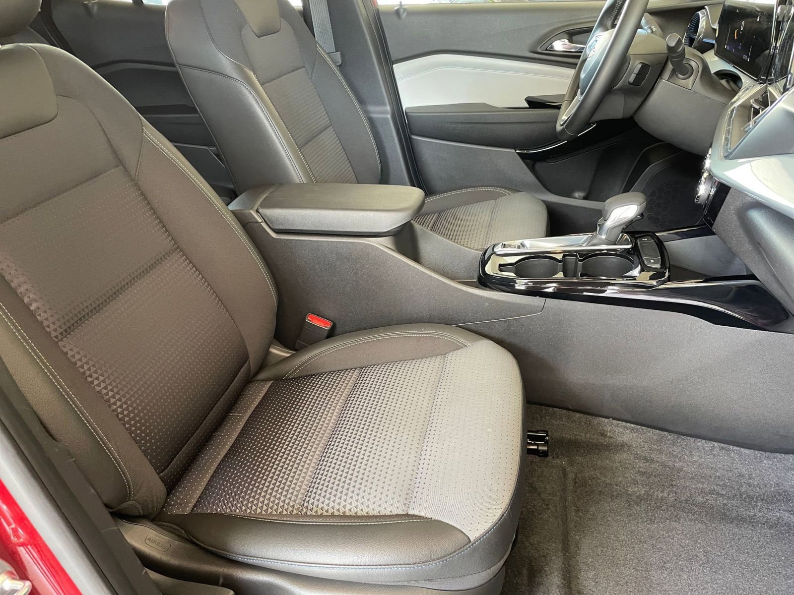 Thumbnail: 2025 Chevrolet Trax - 35