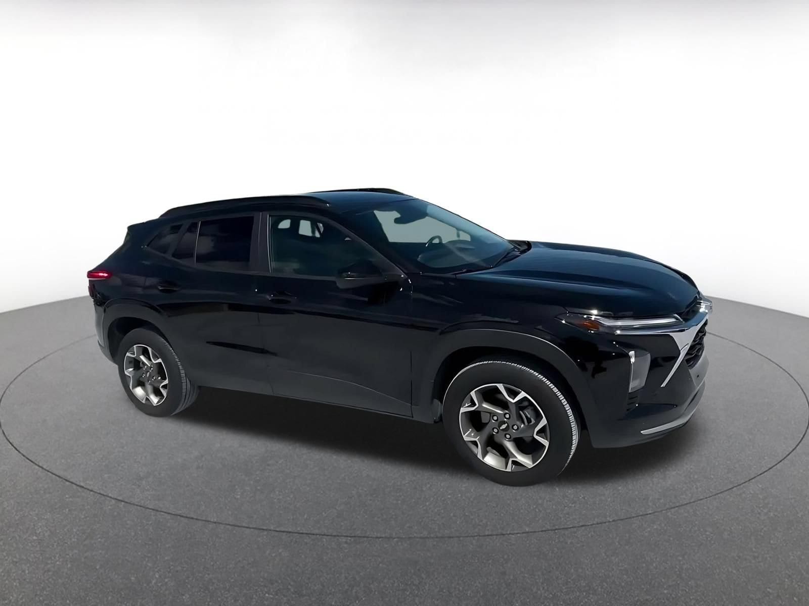 Thumbnail: 2025 Chevrolet Trax - 2
