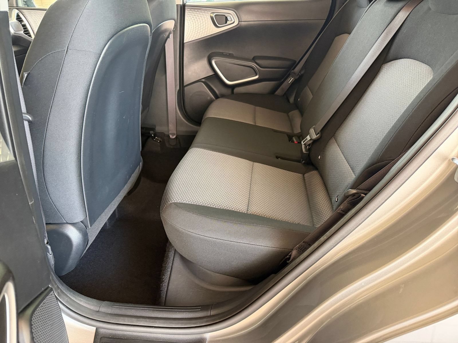 2025 Kia Soul LX - Photo 22
