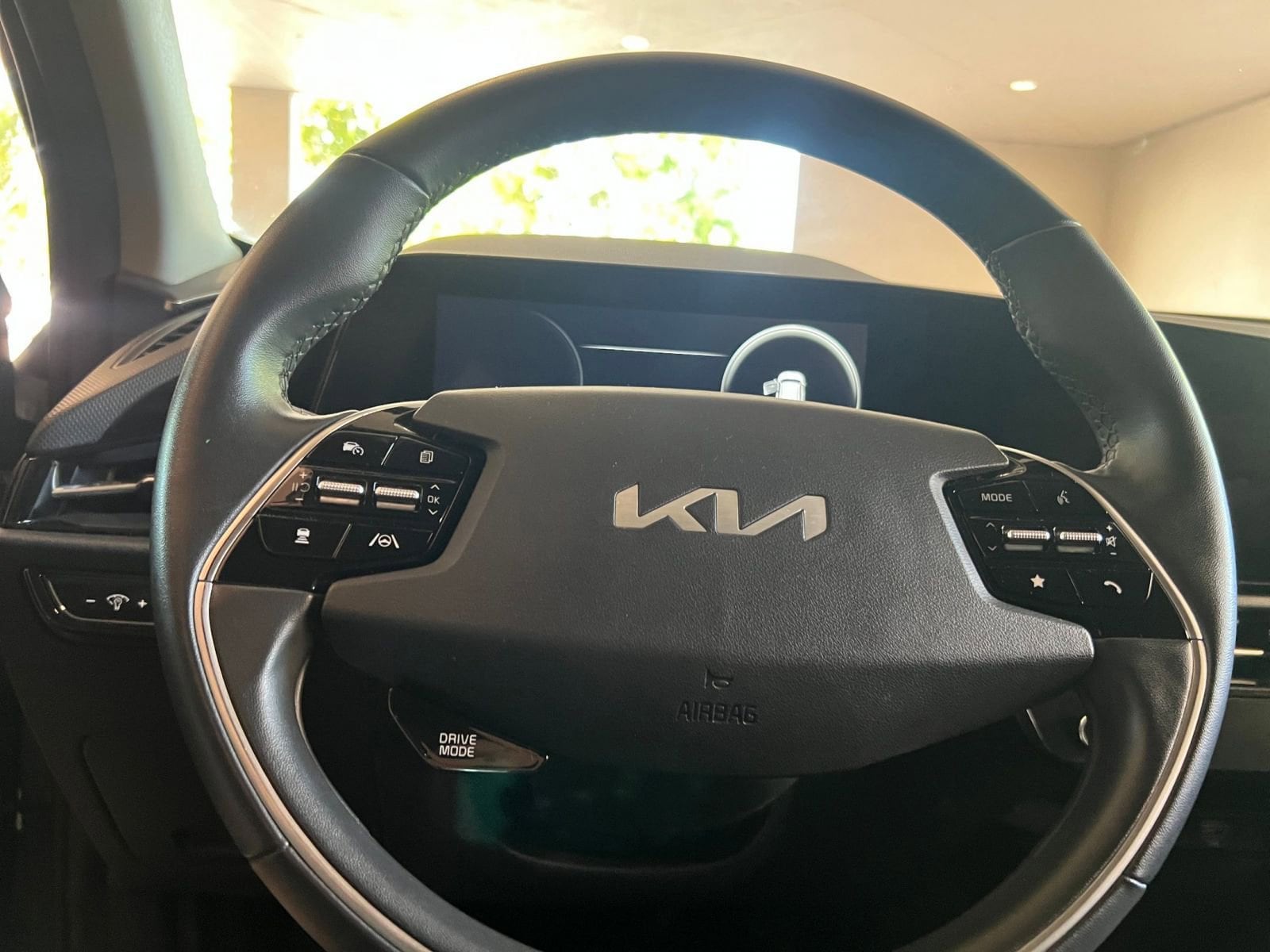 Thumbnail: 2023 Kia Niro - 28