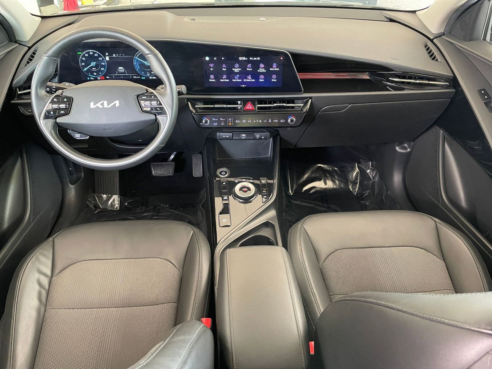 Thumbnail: 2023 Kia Niro - 34