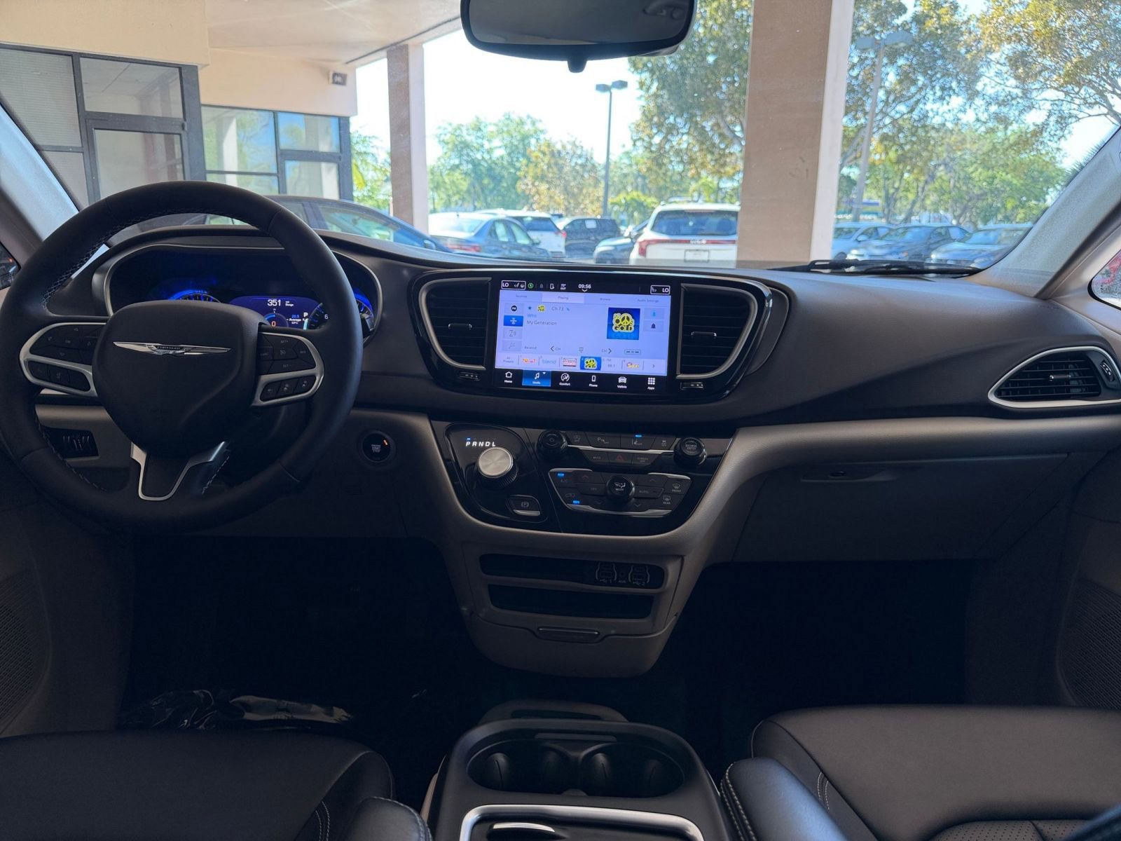 Thumbnail: 2024 Chrysler Pacifica - 31