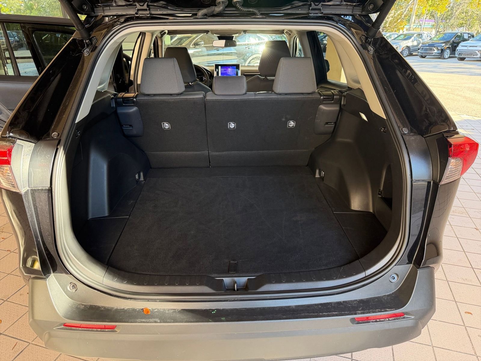 Thumbnail: 2025 Toyota RAV4 - 25