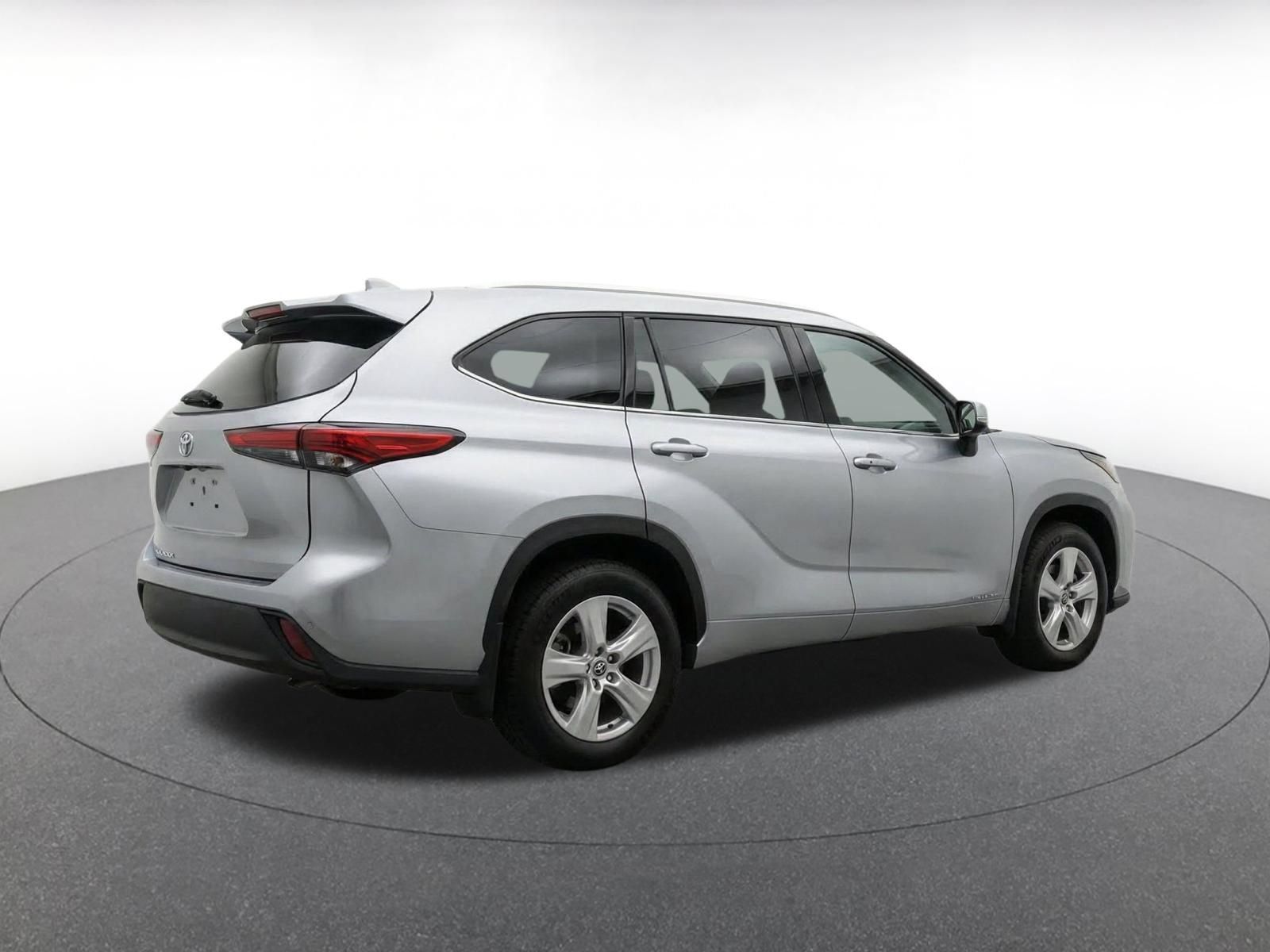 Thumbnail: 2025 Toyota Highlander - 18