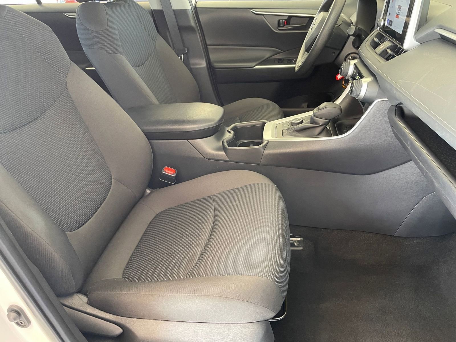 Thumbnail: 2025 Toyota RAV4 - 35