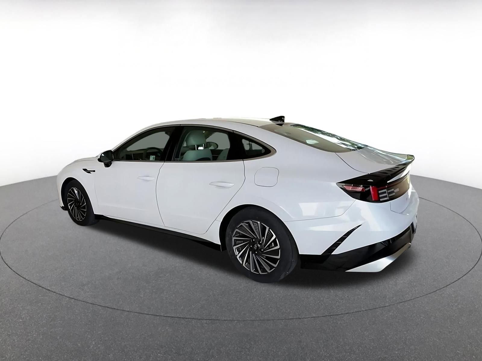 Thumbnail: 2025 Hyundai Sonata - 10