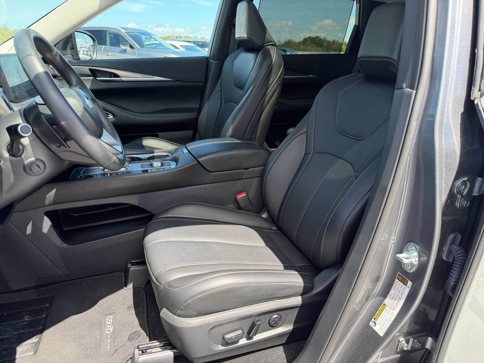 Thumbnail: 2026 INFINITI QX60 - 20
