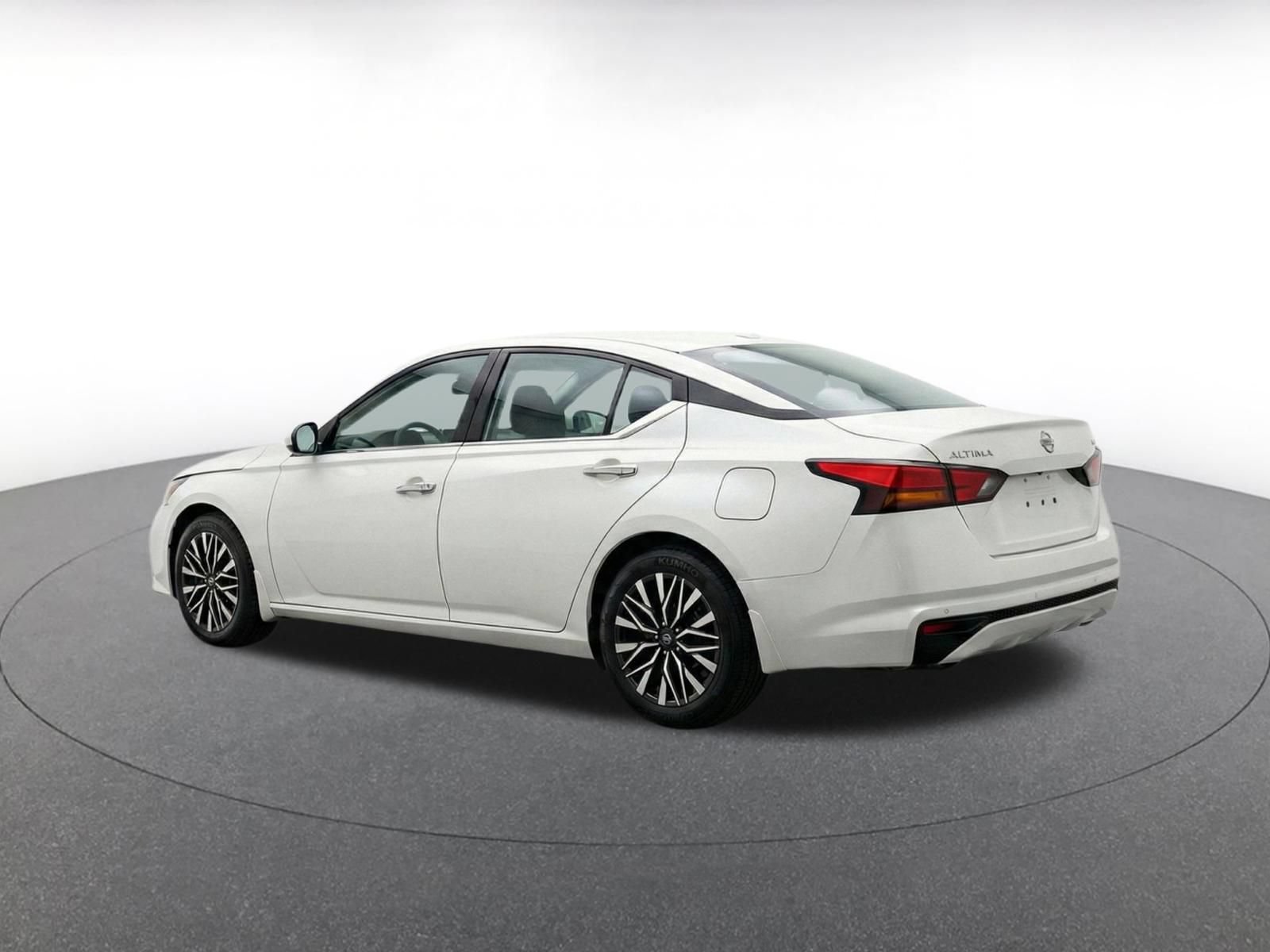 Thumbnail: 2025 Nissan Altima - 11