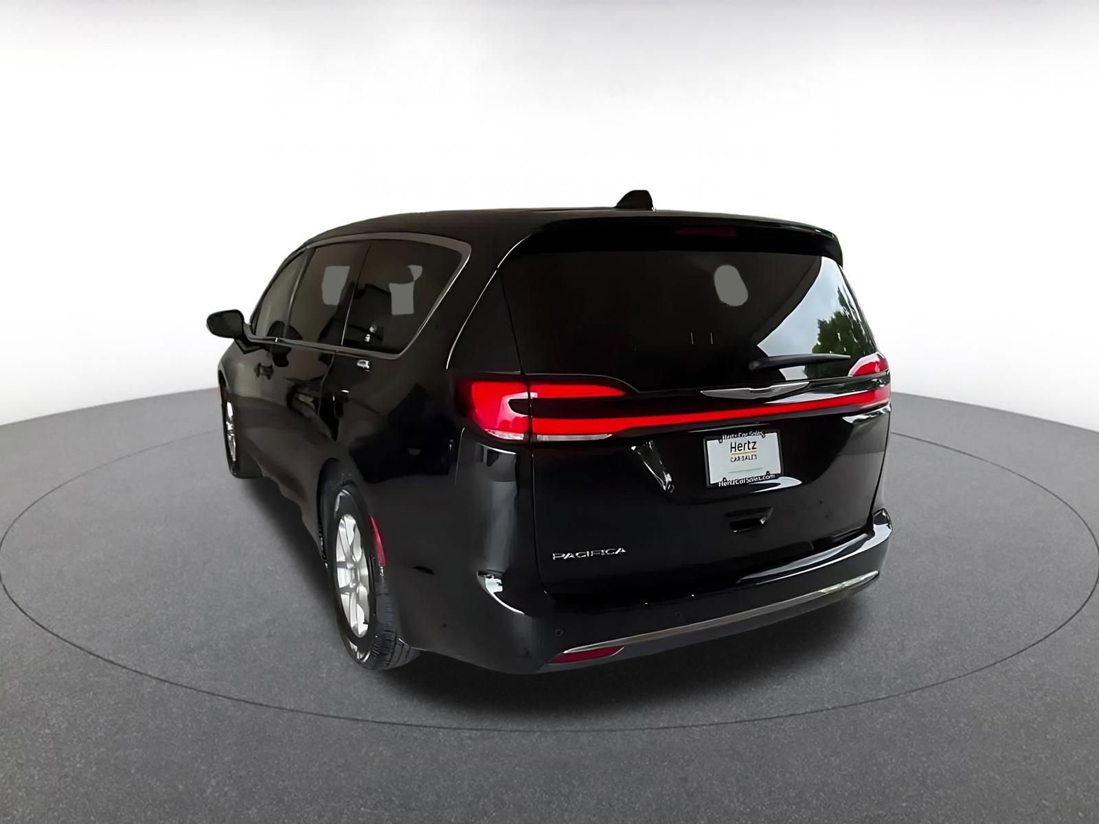 Thumbnail: 2024 Chrysler Pacifica - 10