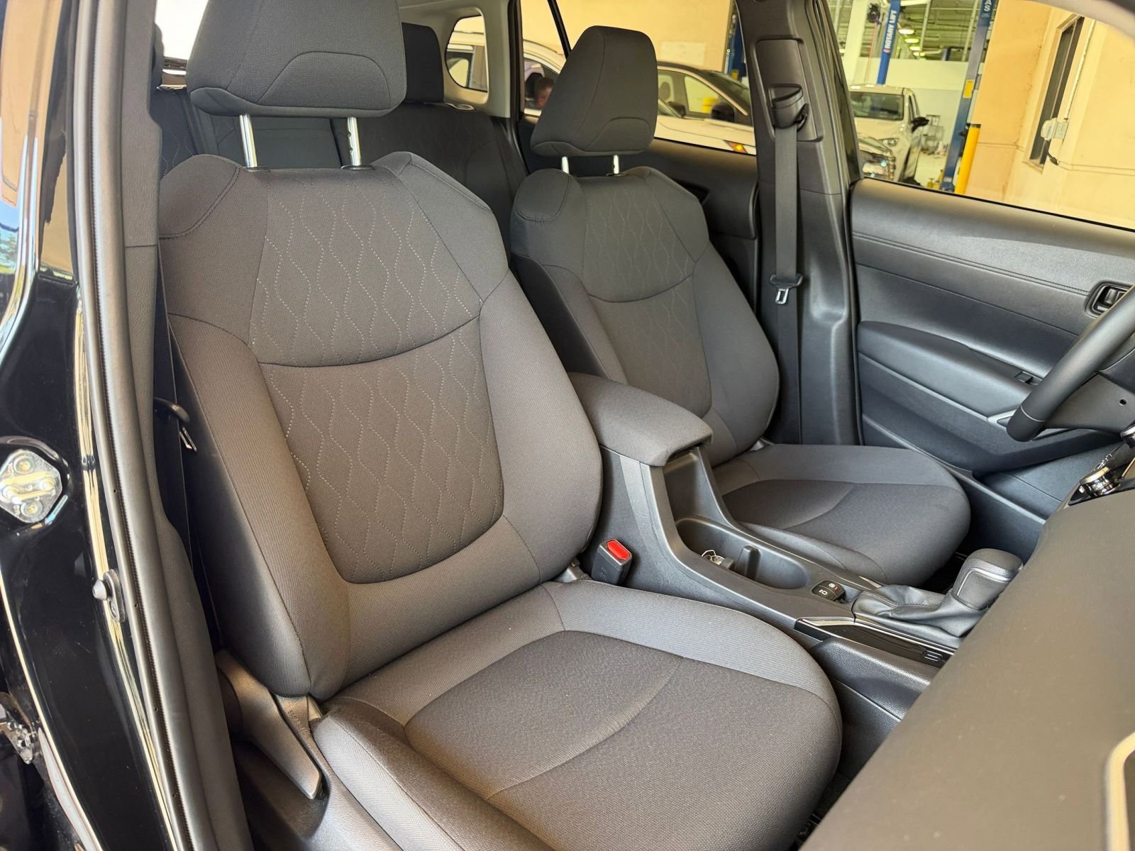 Thumbnail: 2025 Toyota Corolla Cross - 31