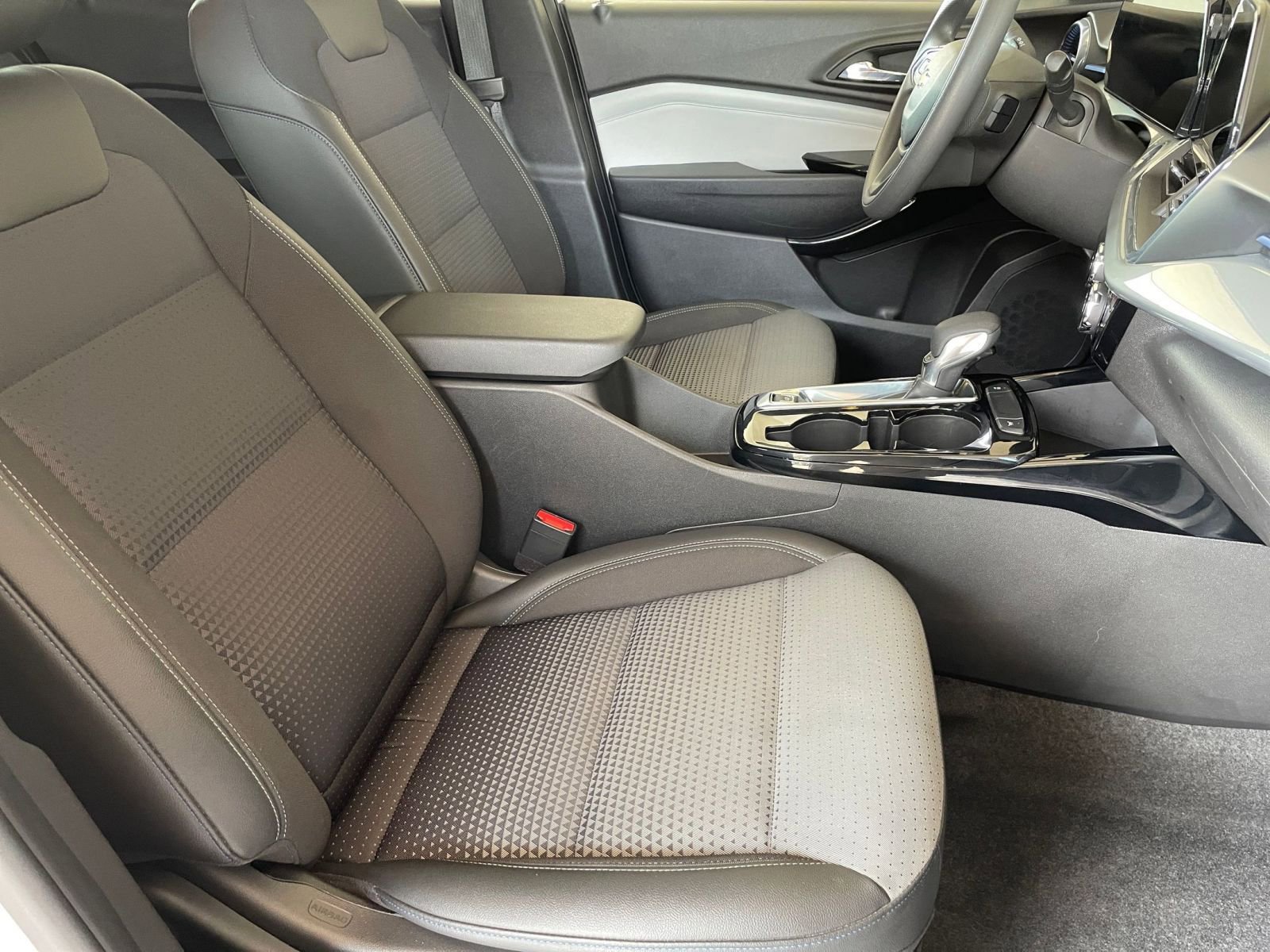 Thumbnail: 2025 Chevrolet Trax - 35