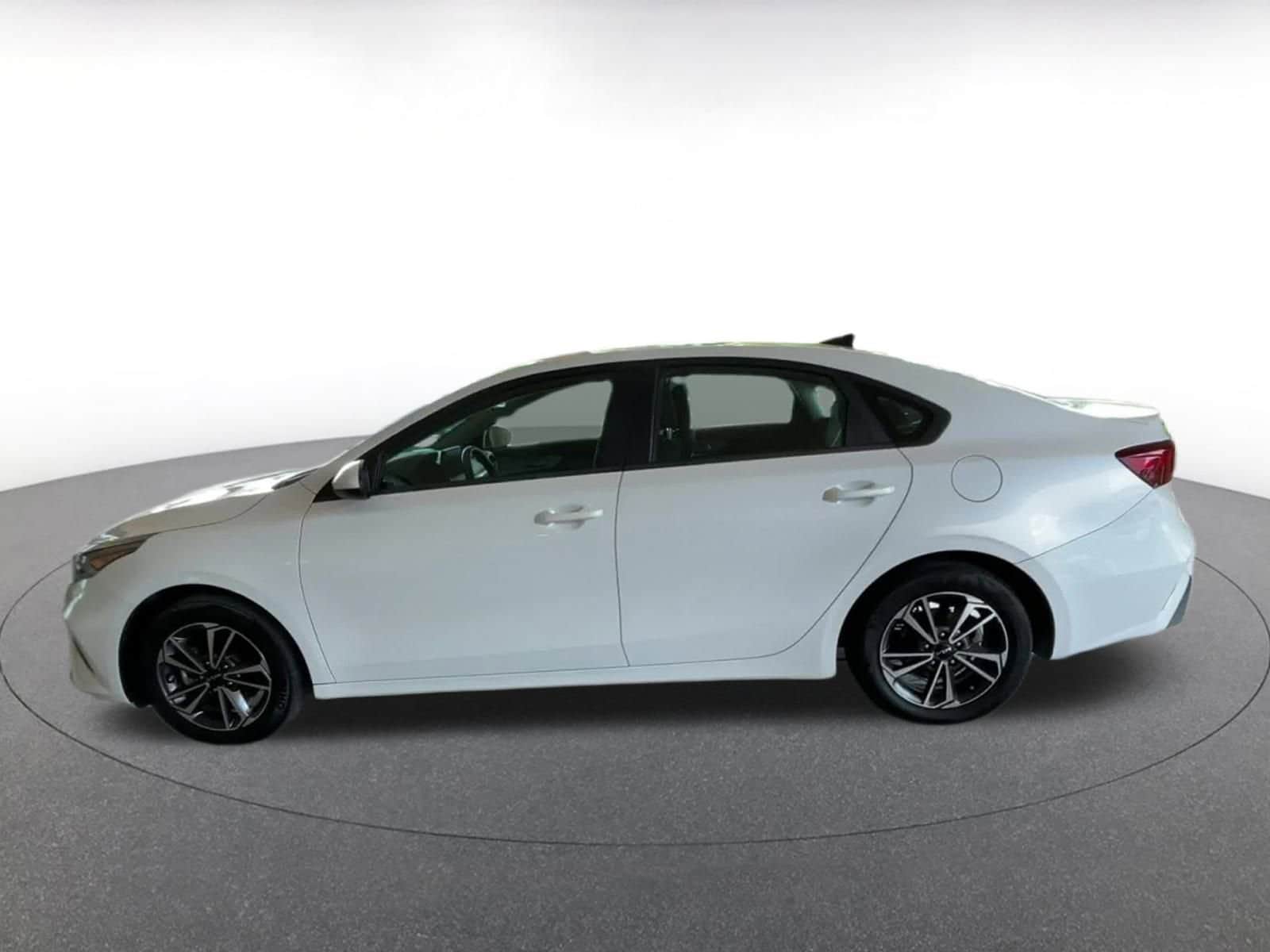Thumbnail: 2024 Kia Forte - 8