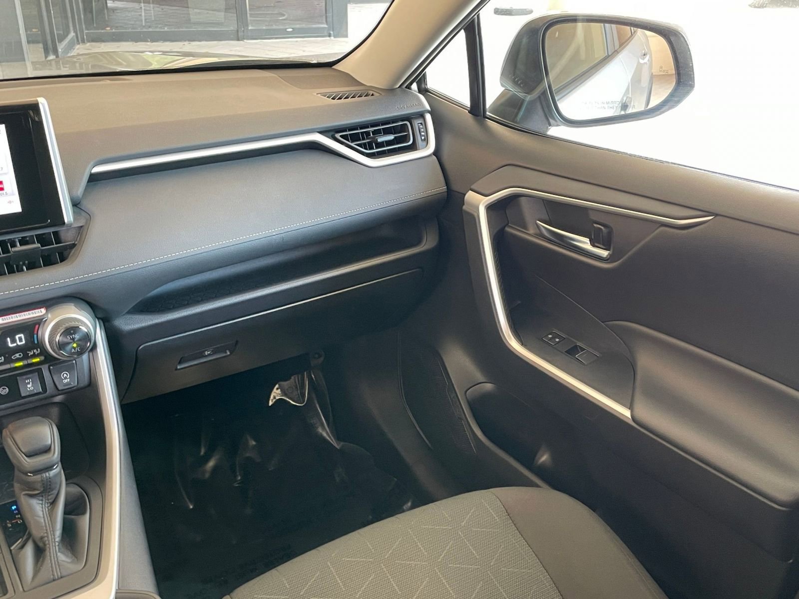 Thumbnail: 2024 Toyota RAV4 - 33