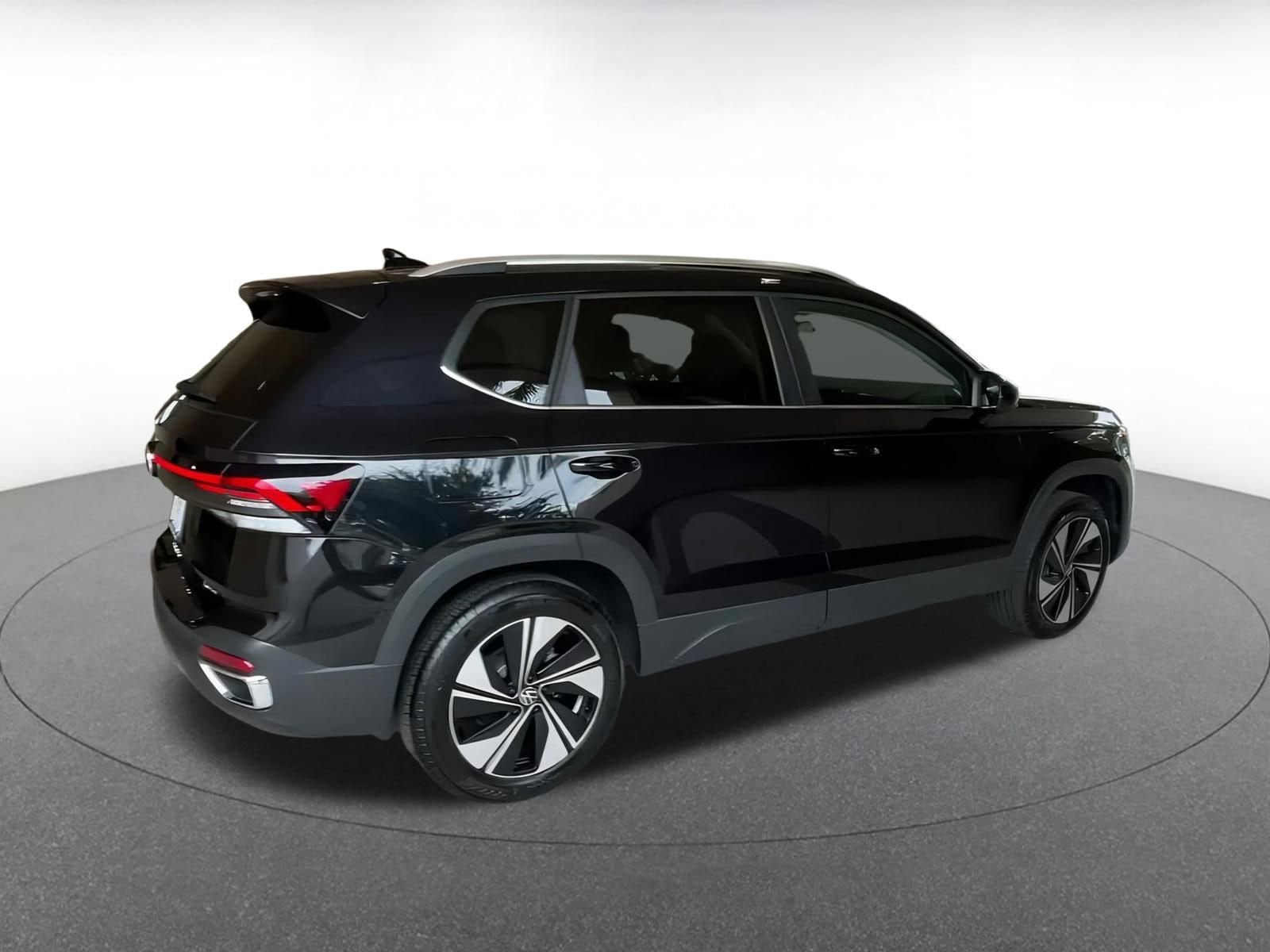 Thumbnail: 2025 Volkswagen Taos - 15