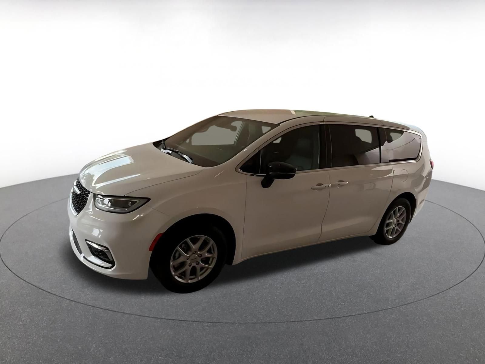 Thumbnail: 2025 Chrysler Pacifica - 8