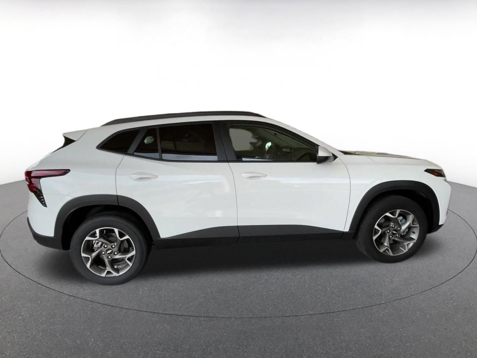 Thumbnail: 2025 Chevrolet Trax - 16