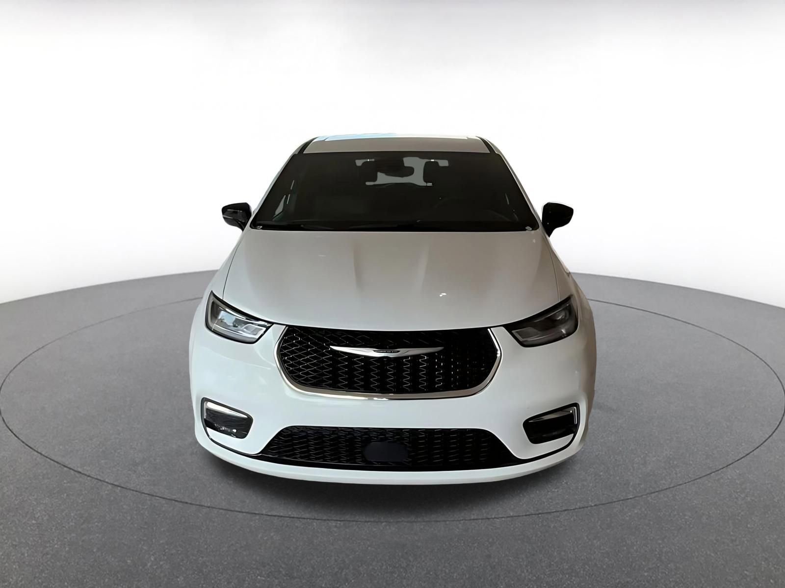 Thumbnail: 2025 Chrysler Pacifica - 4