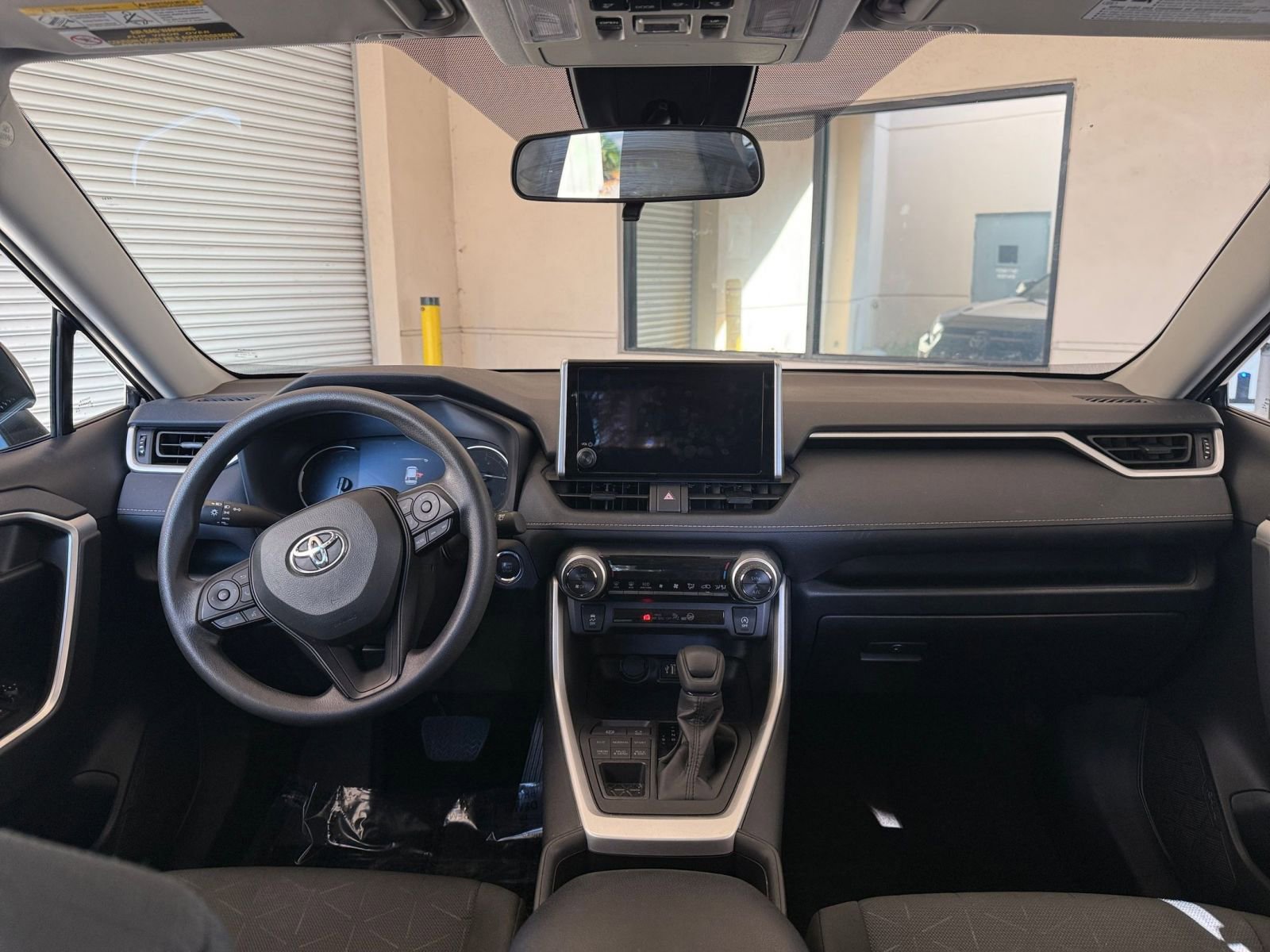 Thumbnail: 2025 Toyota RAV4 - 27