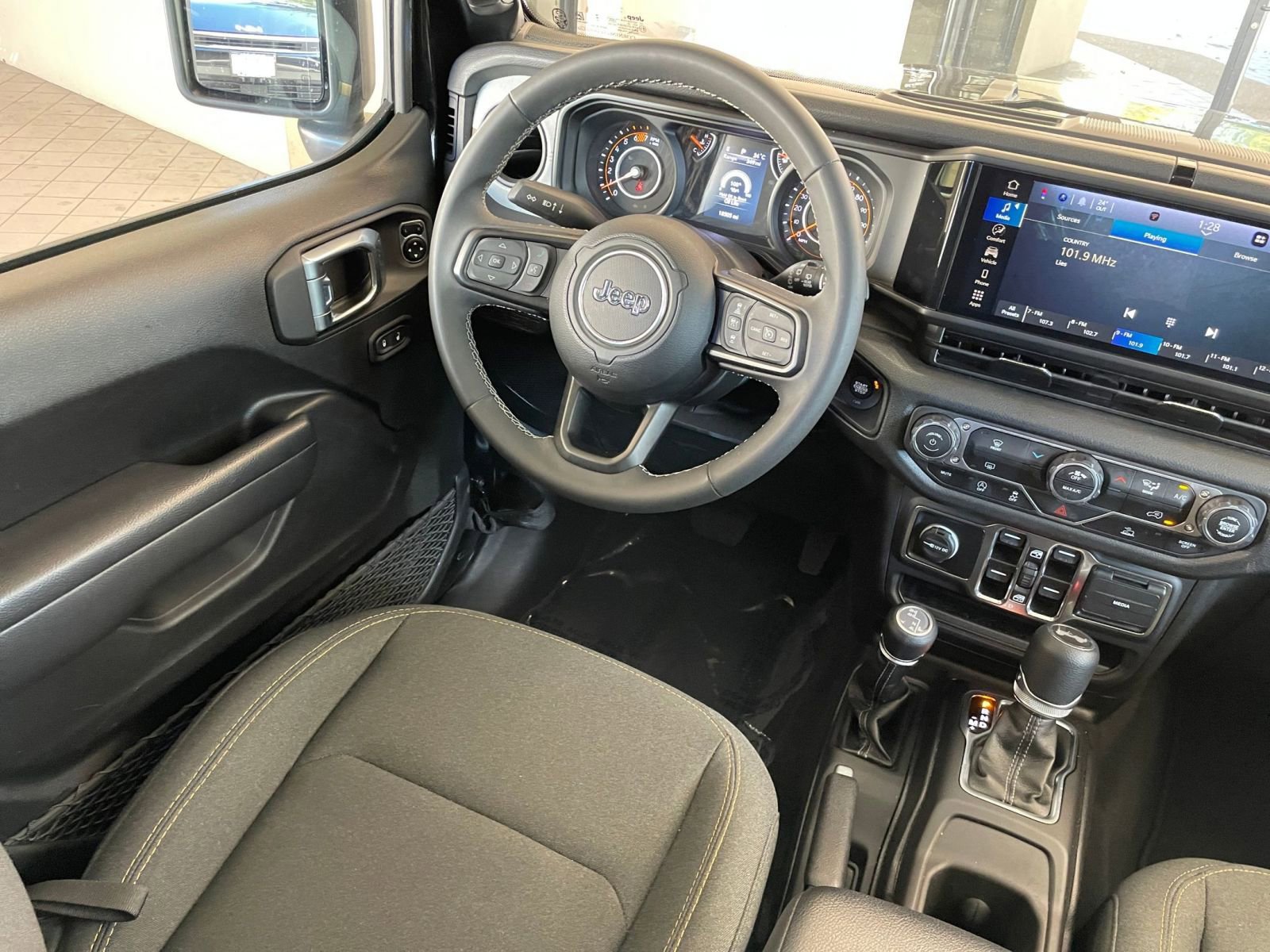 Thumbnail: 2025 Jeep Wrangler - 33