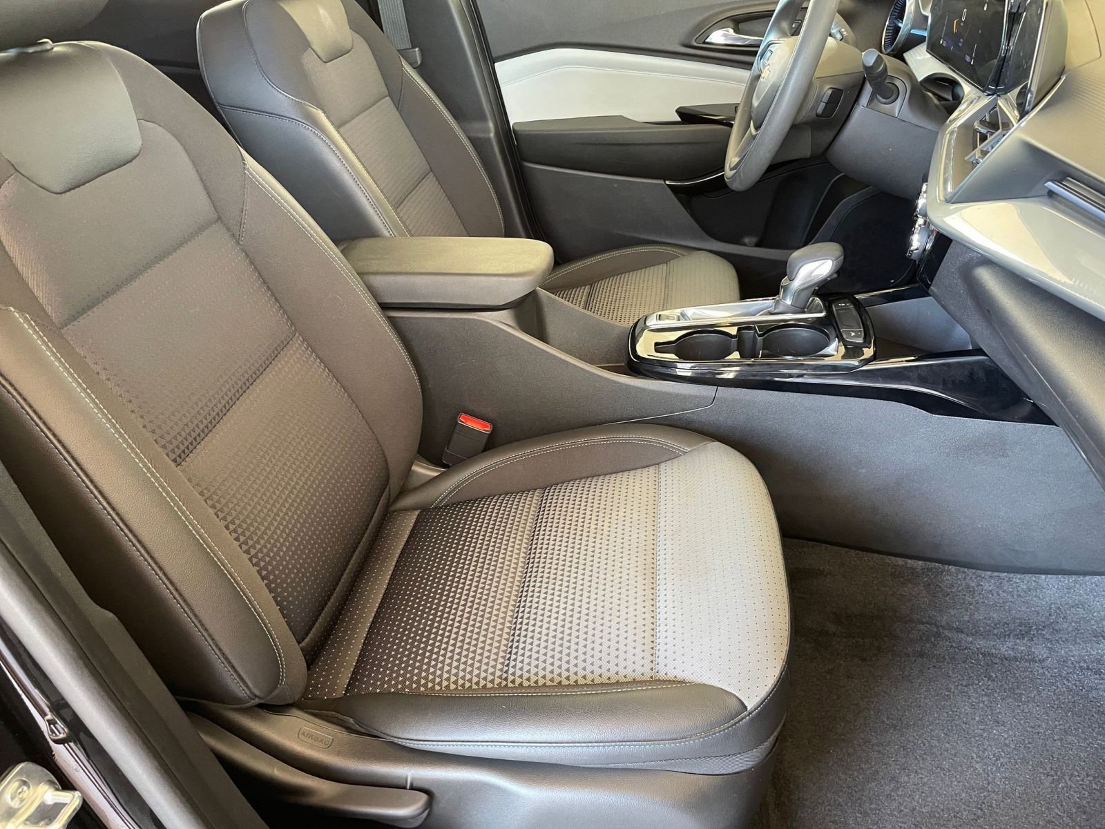 Thumbnail: 2025 Chevrolet Trax - 35