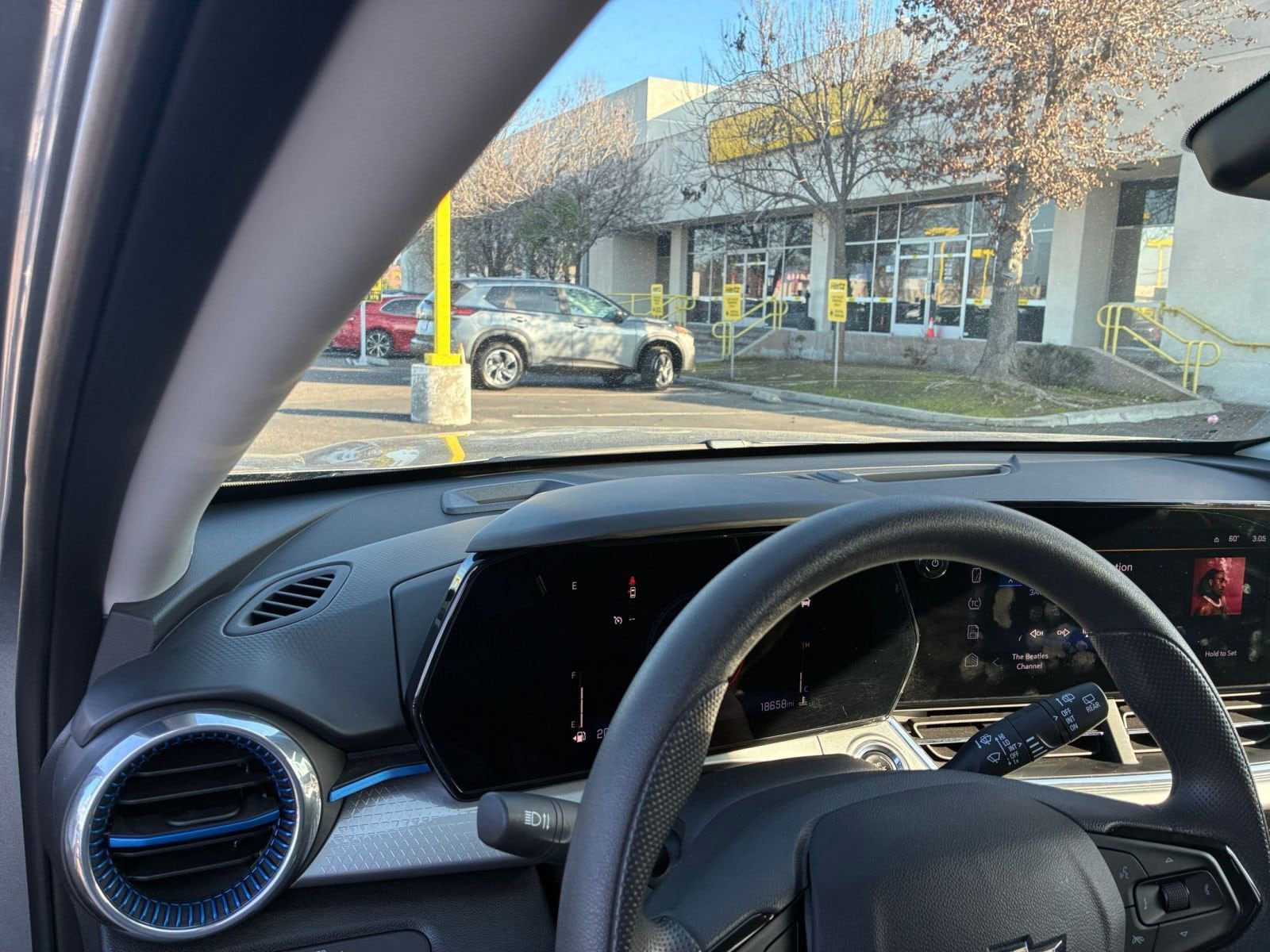 Thumbnail: 2025 Chevrolet Trax - 32