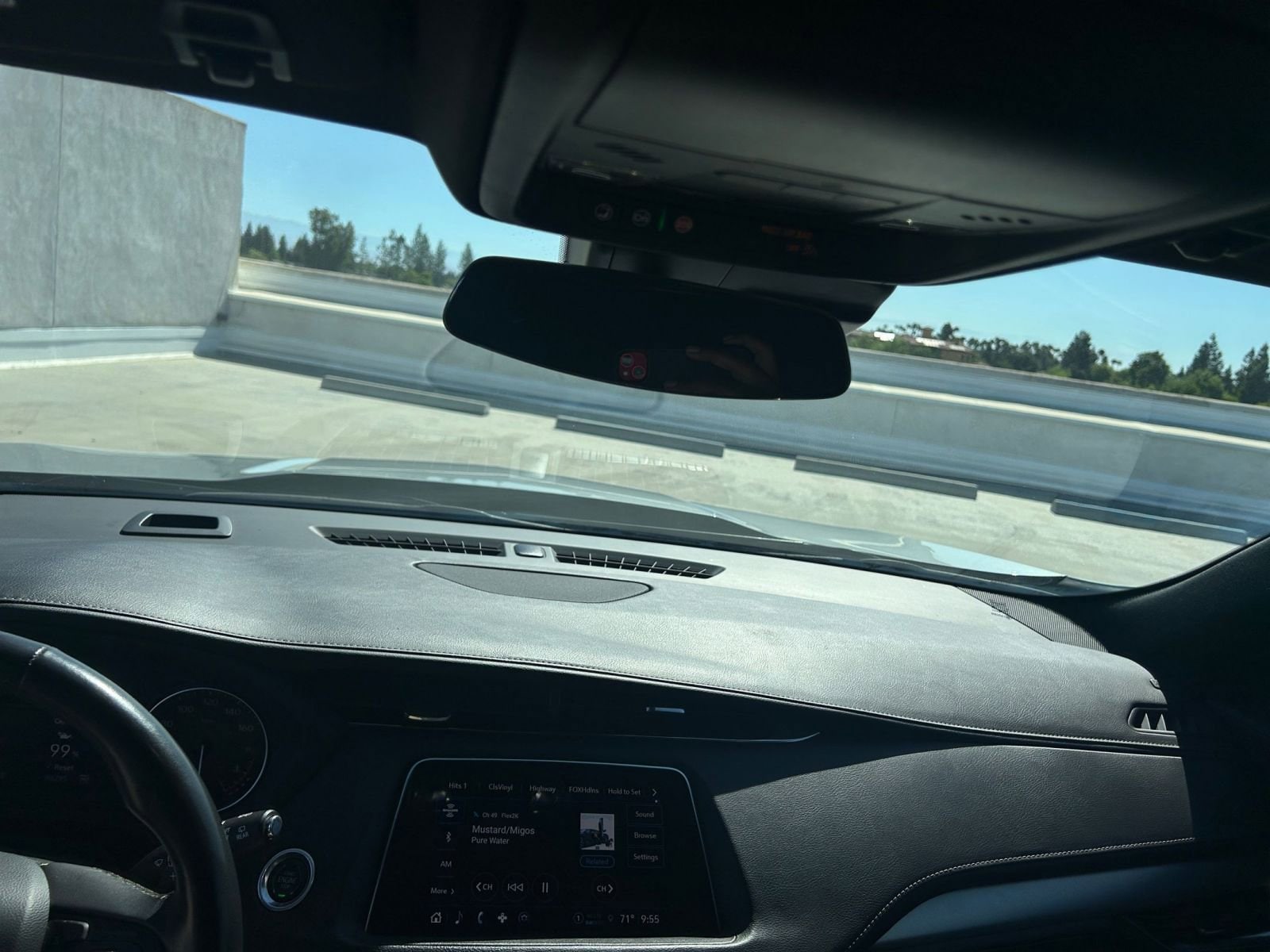 Thumbnail: 2023 Cadillac XT4 - 32